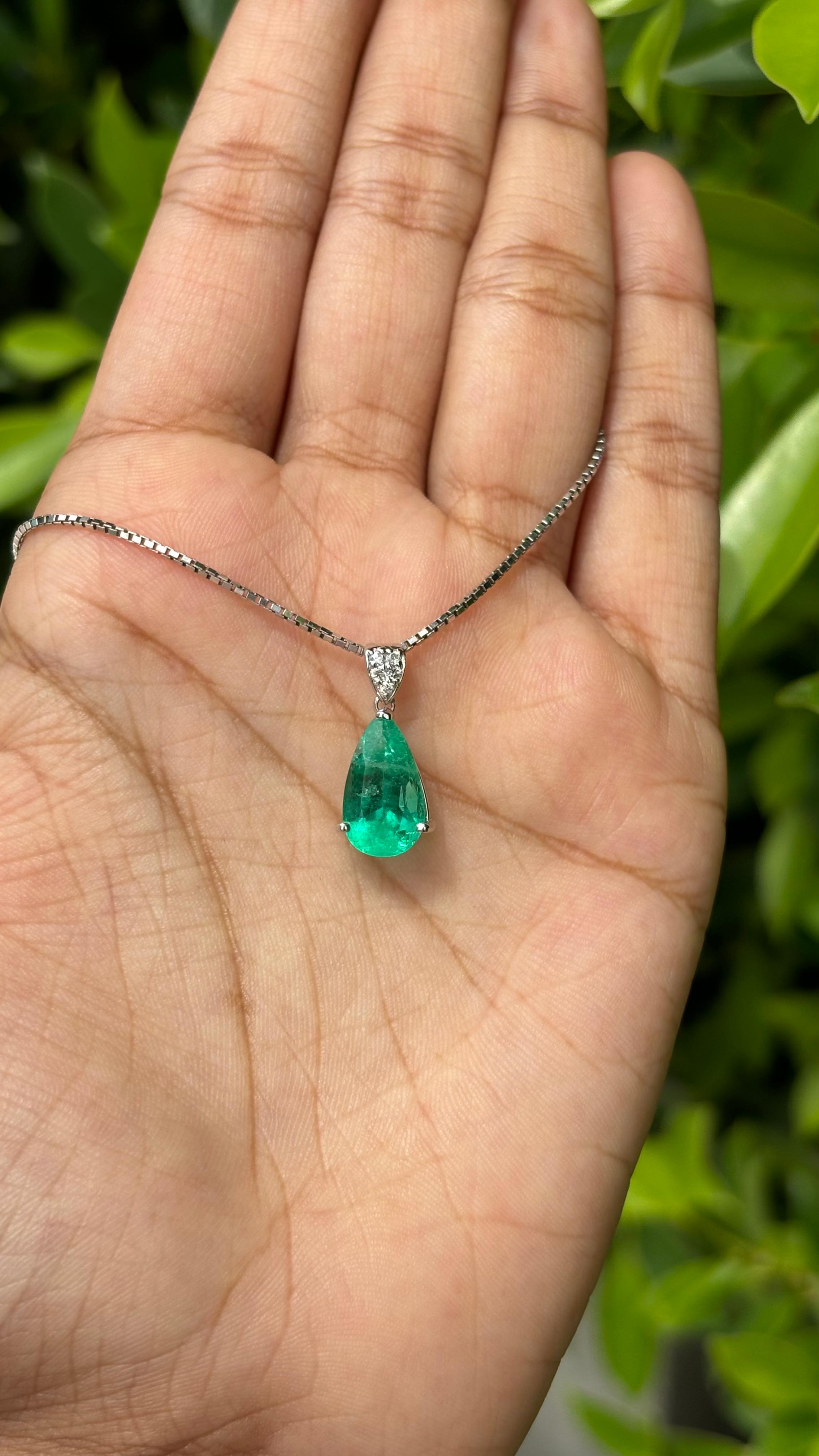 Pear Cut 2.72ct Pear Emerald & Diamonds studded Pendant in Platinum 850 For Sale