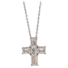 Collier croix en diamant taille émeraude 2,72CTW