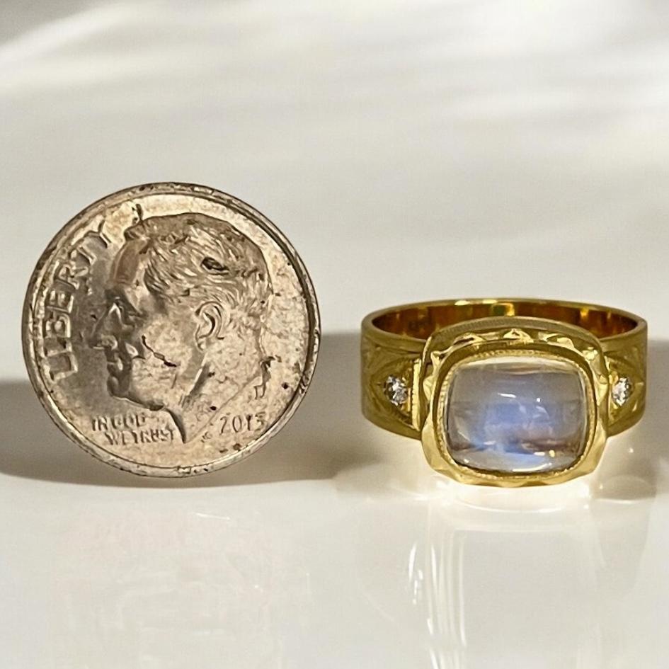Taille cabochon Bague artisanale en or jaune 18 carats de 2,73 carats de pierre de lune bleue et diamant en vente