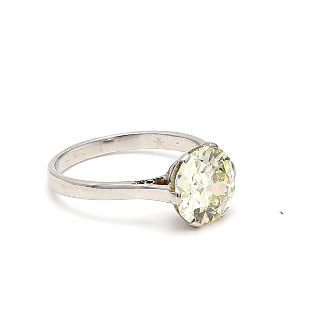 Taille vieille Europe Bague de fiançailles en platine S-SI1 avec diamant de forme européenne ancienne de 2,73 carats en vente
