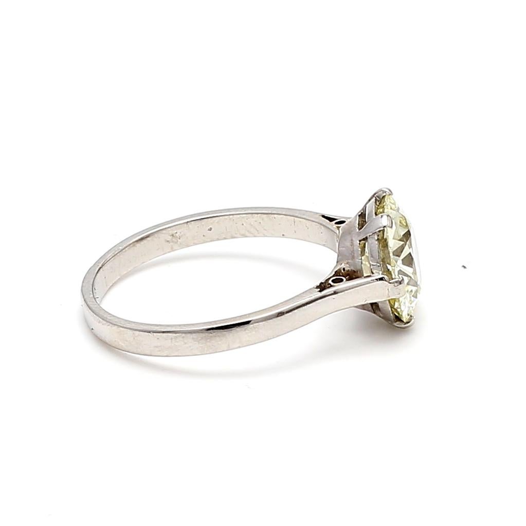 Bague de fiançailles en platine S-SI1 avec diamant de forme européenne ancienne de 2,73 carats Bon état - En vente à New York, NY