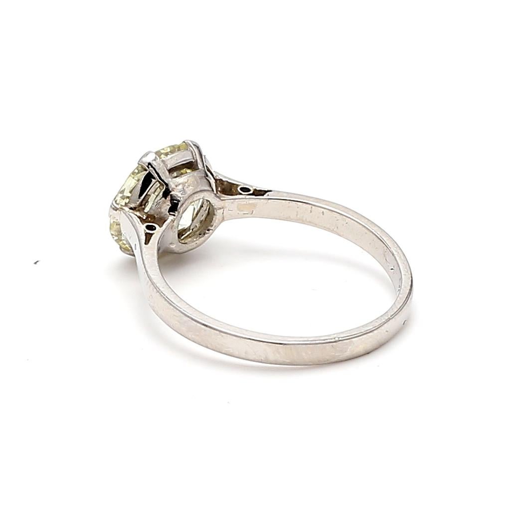Bague de fiançailles en platine S-SI1 avec diamant de forme européenne ancienne de 2,73 carats en vente 2