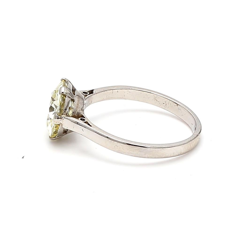 Bague de fiançailles en platine S-SI1 avec diamant de forme européenne ancienne de 2,73 carats en vente 3