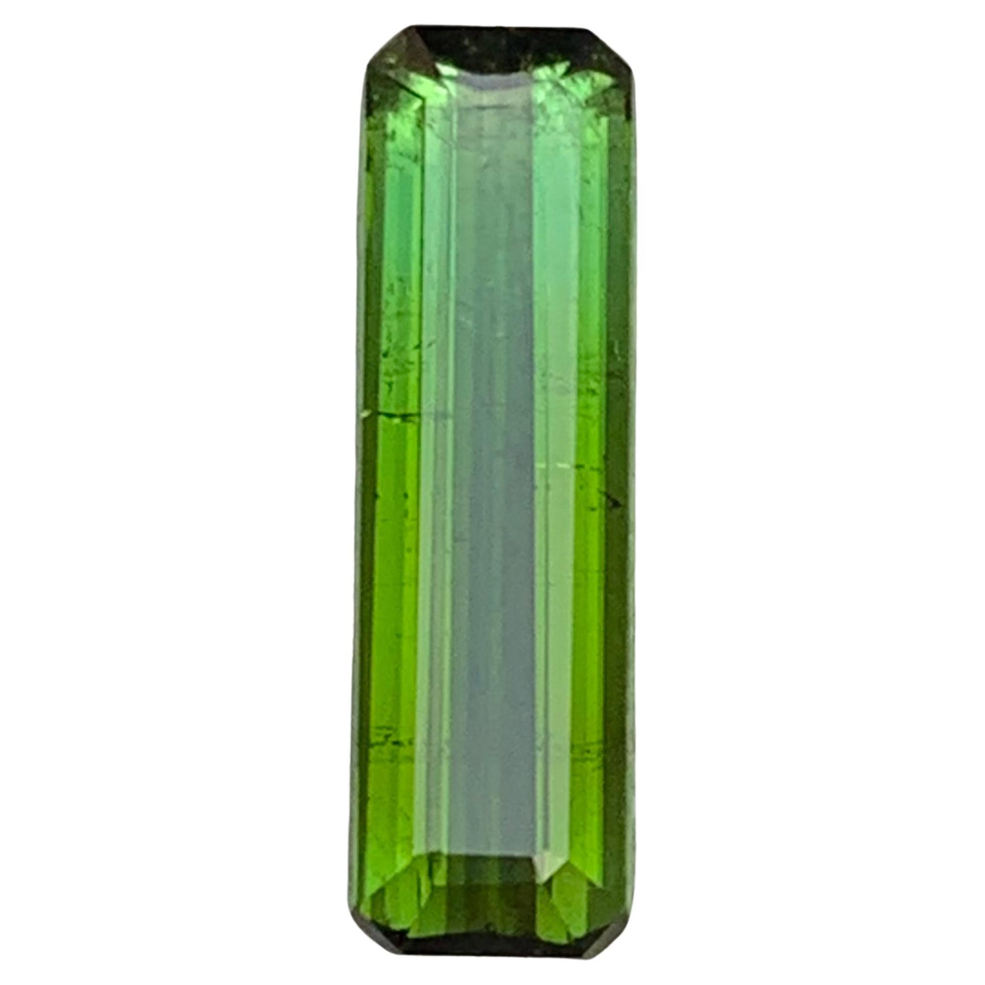 Gema suelta de turmalina natural bicolor verde oliva de 2.73 quilates, talla esmeralda en venta