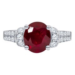 2,73 Karat Naturrubinring im Ovalschliff mit 0,58 Karat feinen runden Diamanten