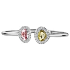 2,73 Karat rosa und gelber Saphir 18 Karat zweisteiniges Diamant-Armreif