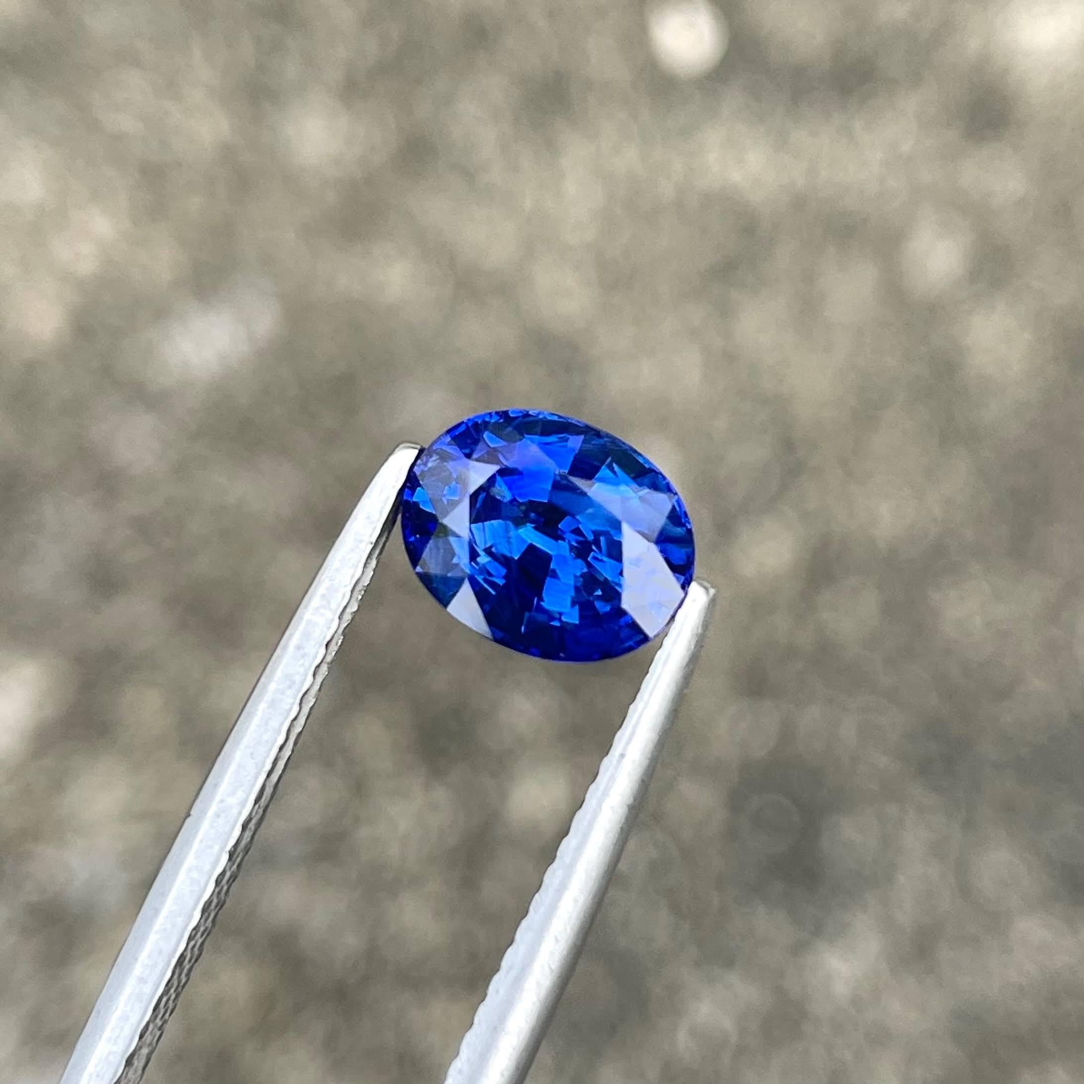 2.73 carats Certified Blue Sapphire Stone Oval Cut Natural Sri Lankan Gemstone In condizioni Nuovo in vendita a Bangkok, TH