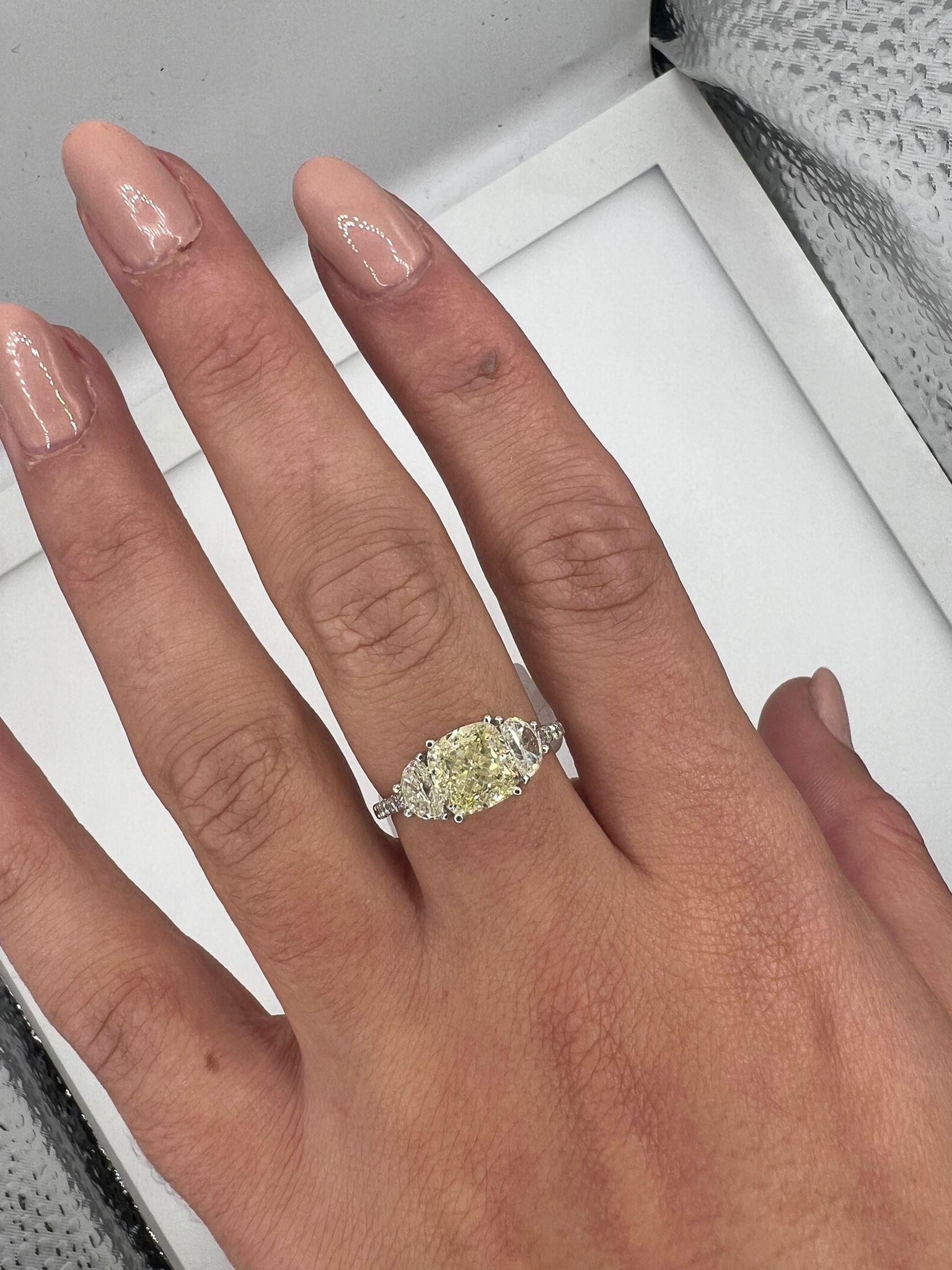 2,73 Gesamtkarat natürlicher Diamant Karat - Weißgold 3 Stein Fancy Color Ring -IGI-zertifiziert 5