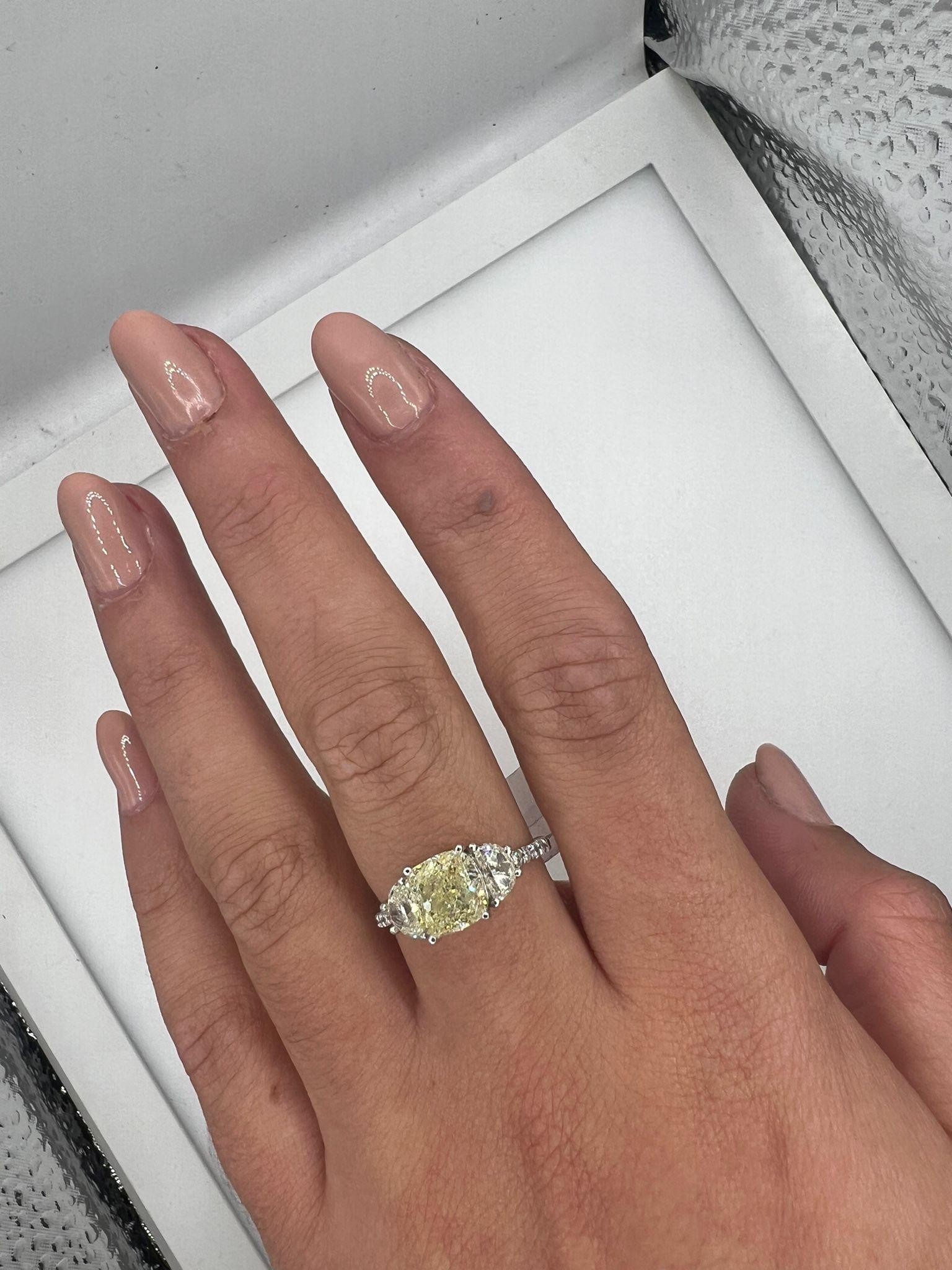 2,73 Gesamtkarat natürlicher Diamant Karat - Weißgold 3 Stein Fancy Color Ring -IGI-zertifiziert 6