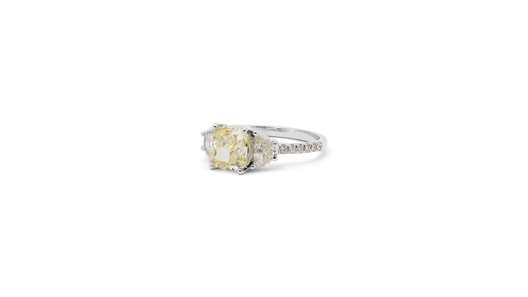 2,73 Gesamtkarat natürlicher Diamant Karat - Weißgold 3 Stein Fancy Color Ring -IGI-zertifiziert Damen