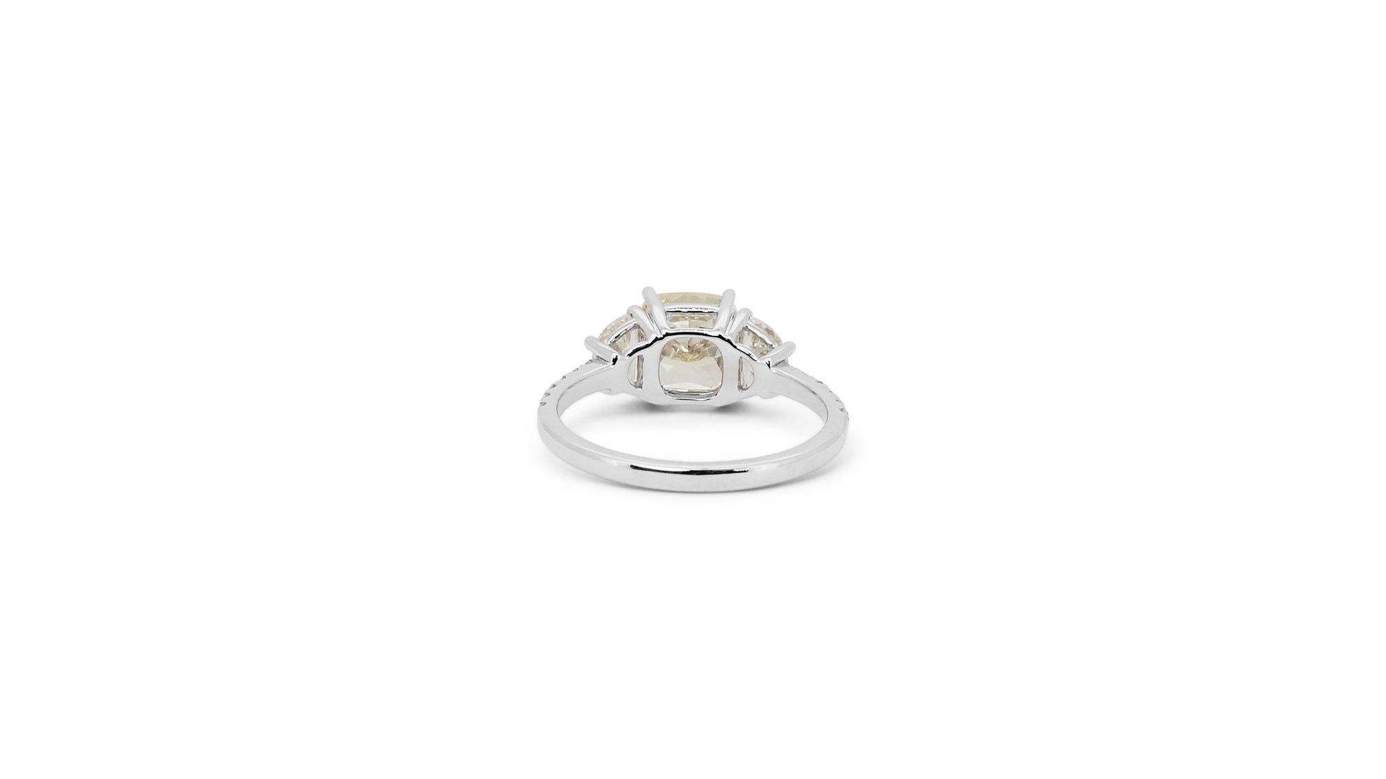 2,73 Gesamtkarat natürlicher Diamant Karat - Weißgold 3 Stein Fancy Color Ring -IGI-zertifiziert 4