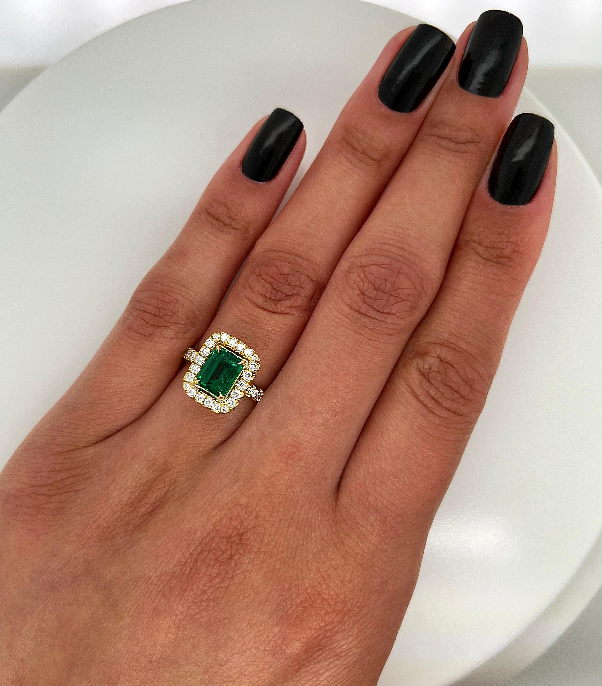 2.73 Total Carat Emerald and Diamond Halo Ladies Engagement Ring GIA In New Condition For Sale In New York, NY