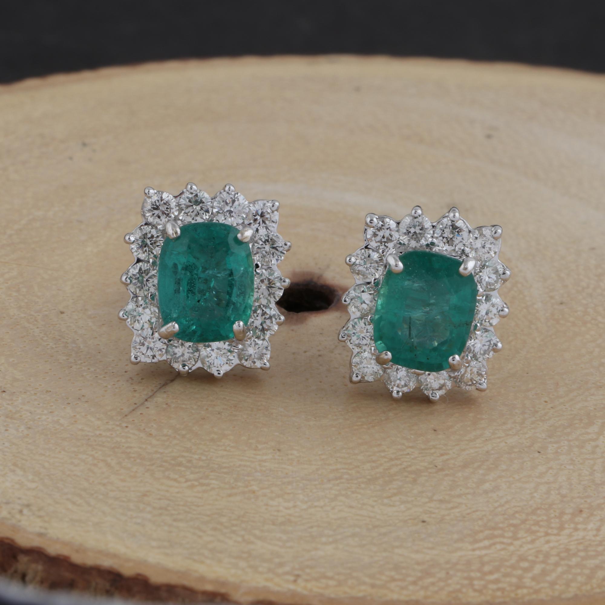 Taille coussin 2.73ct Cushion Zambian Emerald 1.20ct Diamond Halo Stud Earrings 18k White Gold en vente