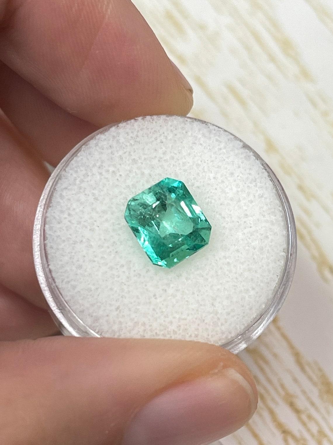 2.73ct Medium Green Colombian Emerald 9x8mm Emerald Cut Genuine Natural Gem In New Condition For Sale In Jupiter, FL