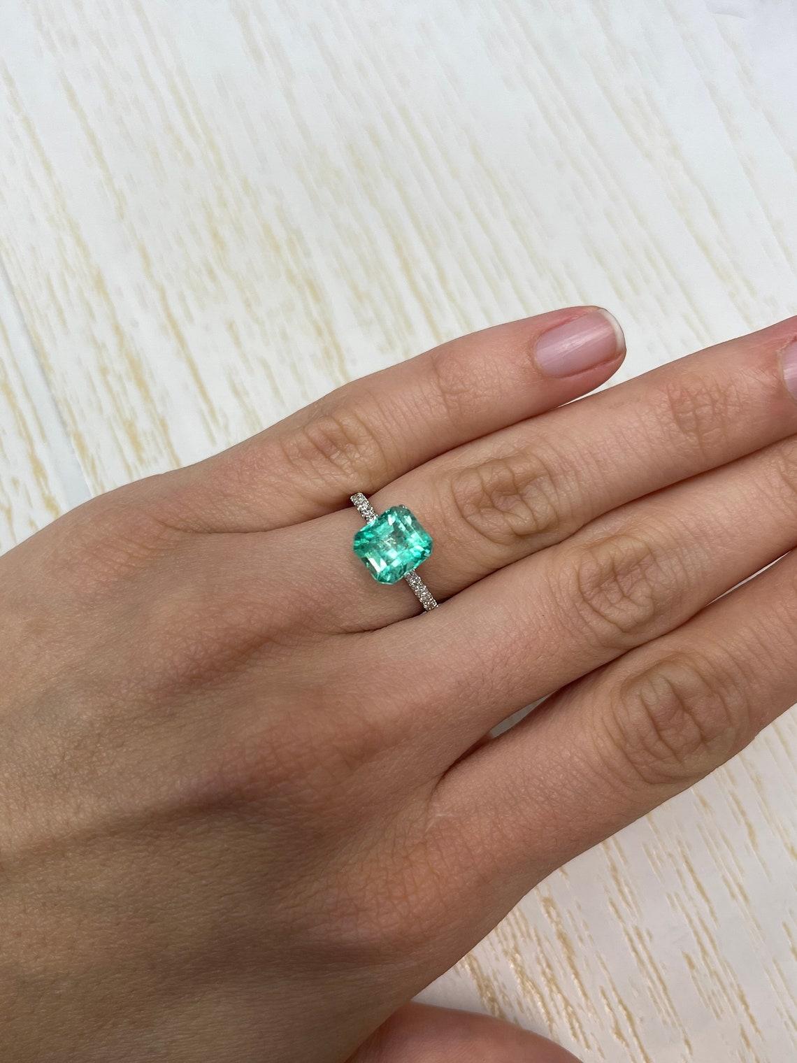 2.73ct Medium Green Colombian Emerald 9x8mm Emerald Cut Genuine Natural Gem For Sale 3