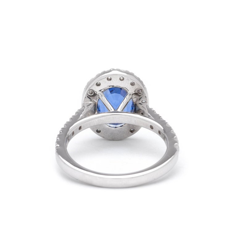 Modern 2.73ct Oval Sapphire Ring in 14K White Gold; 0.72ct Side Diamonds For Sale