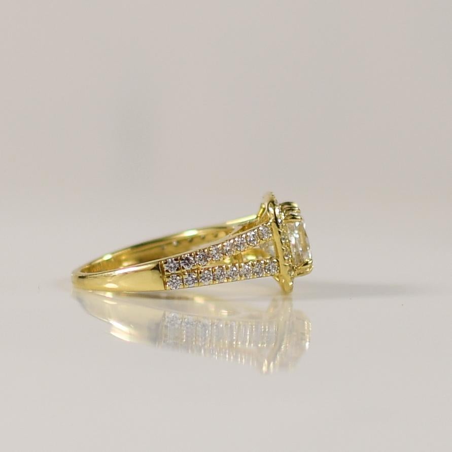 2.73ctw Princess Cut Diamond 18k Gold Split Shank Halo Engagement Ring GSI Cert. In Excellent Condition In Addison, TX