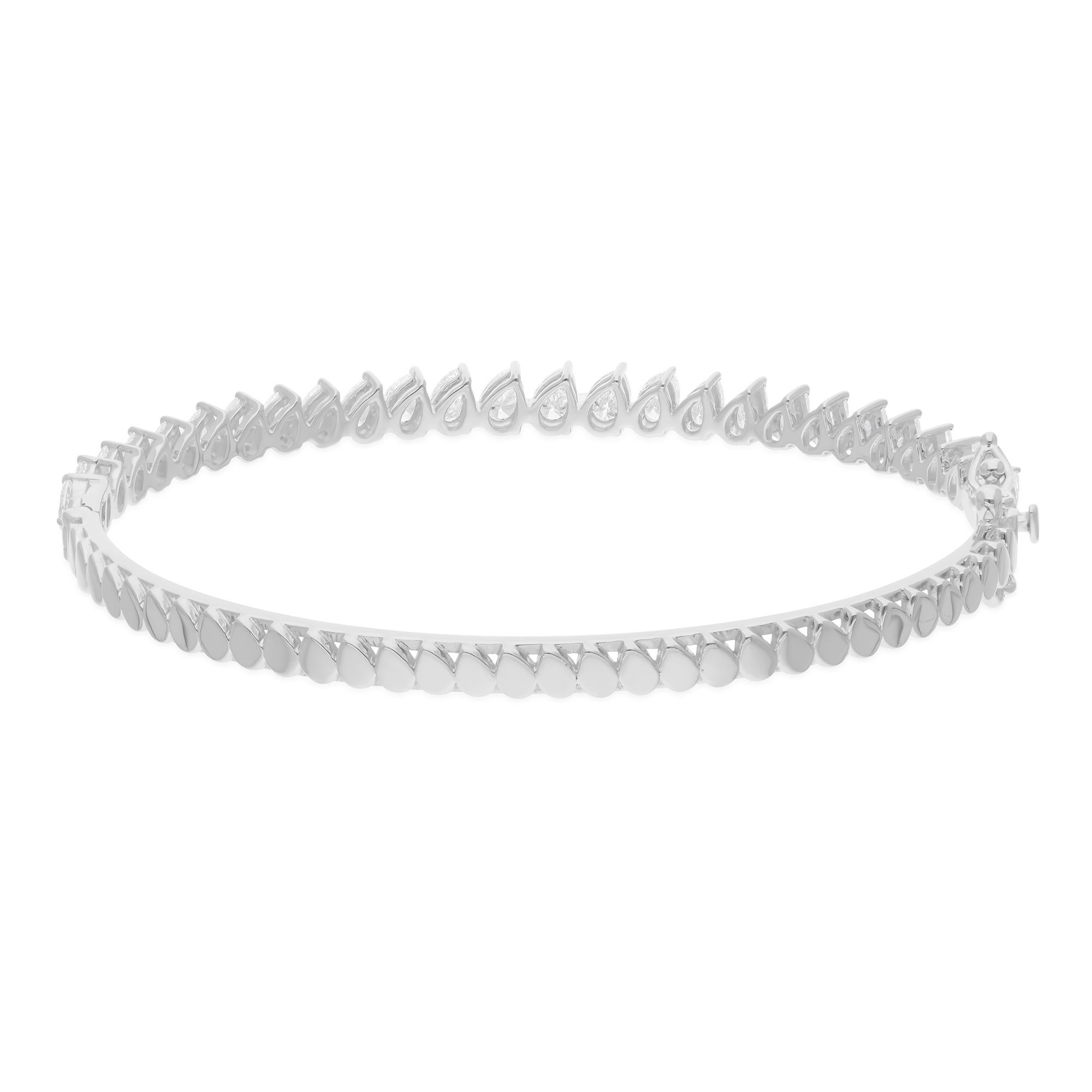 2.74 Karat SI/H Birnenförmiger Diamant-Armreif aus 18 Karat Weißgold Schmuck (Moderne) im Angebot