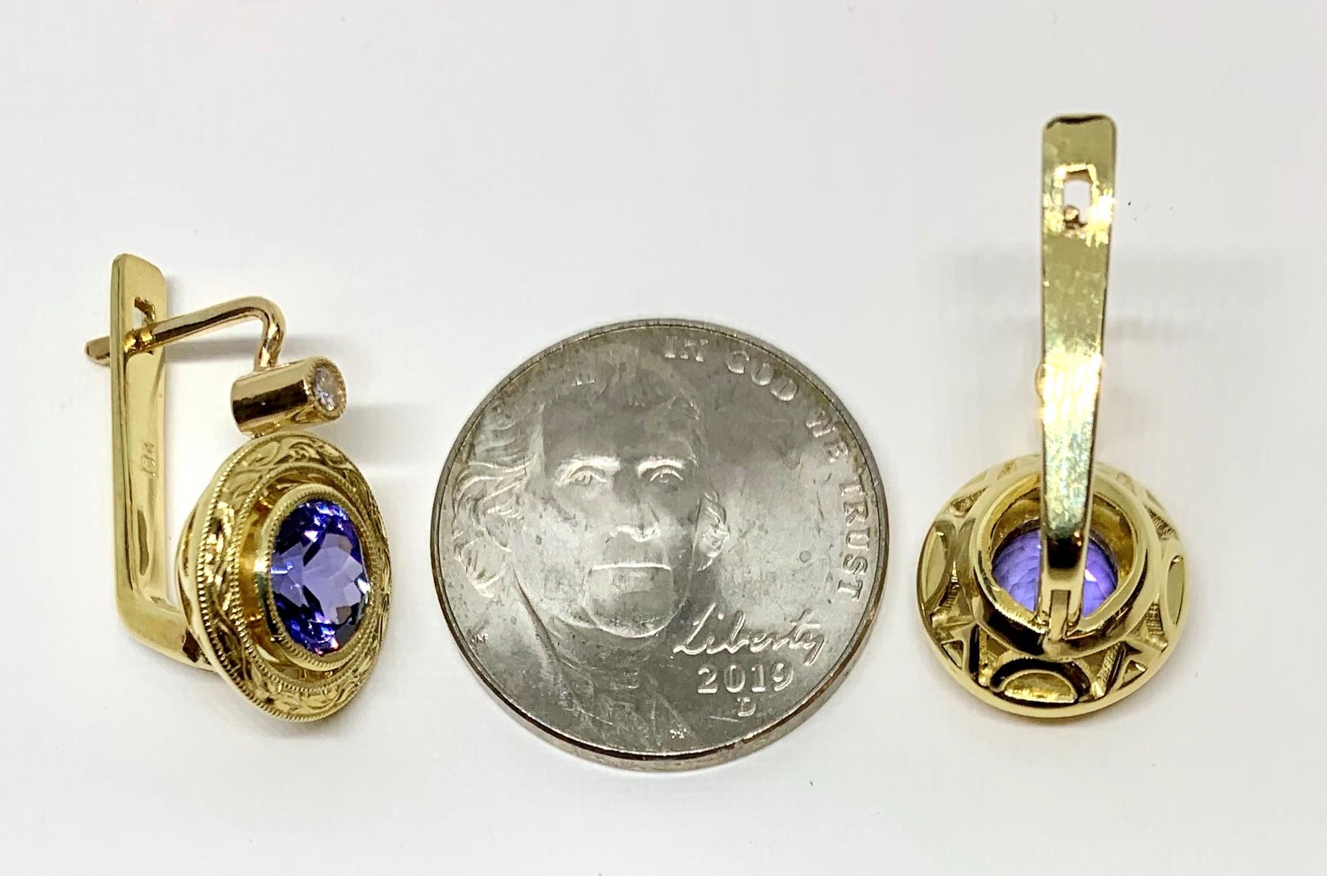 Tanzanite and Diamond Hand Engraved Drop Earrings in 18k Yellow Gold   In New Condition For Sale In Los Angeles, CA