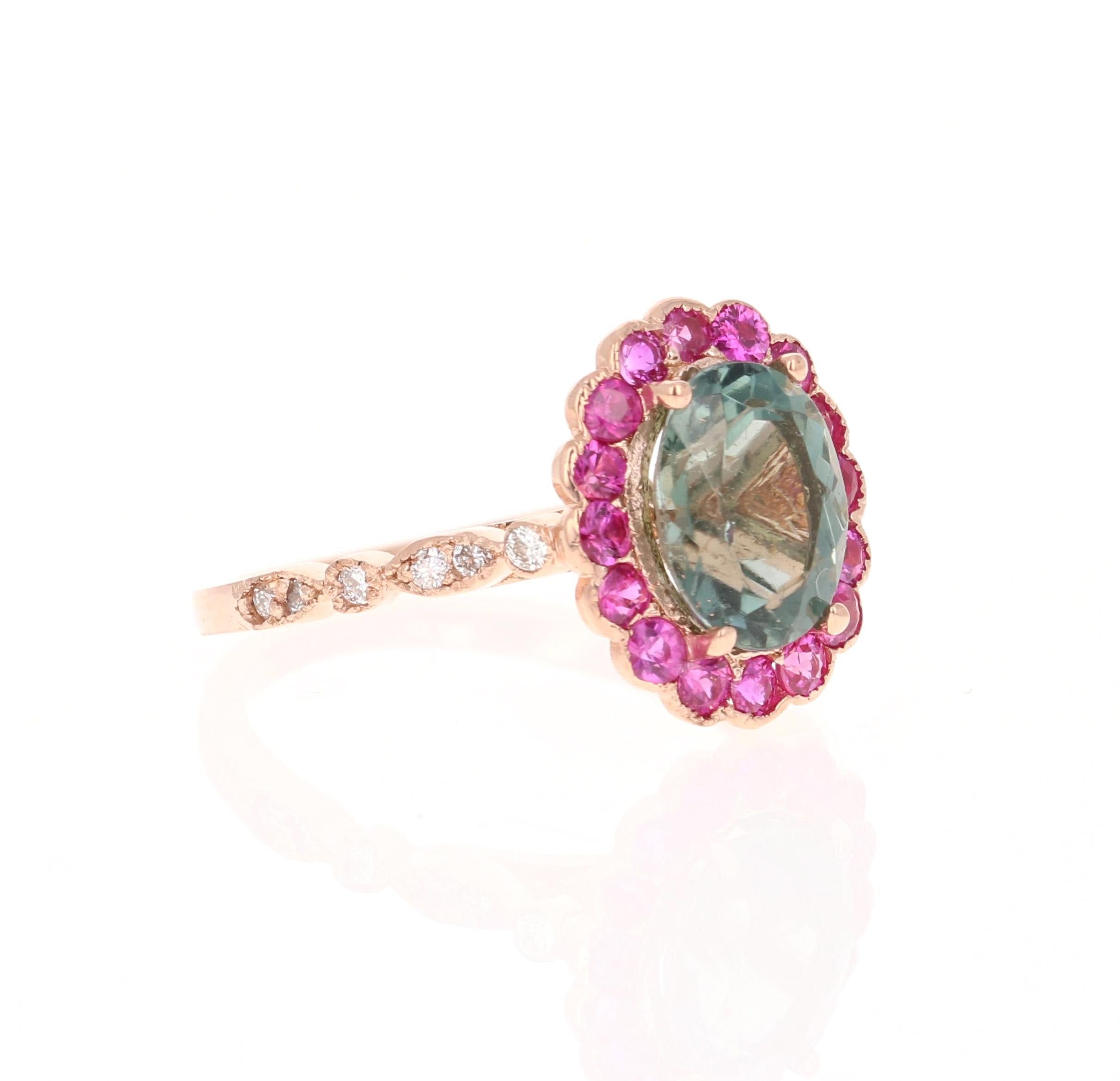 Bague cocktail en or rose avec tourmaline, saphirs et diamants de 2,74 carats

Cette bague est ornée d'une tourmaline ovale de 1,93 carat, sertie au centre de l'anneau et entourée de 16 saphirs roses pesant 0,70 carat et de 12 diamants ronds pesant