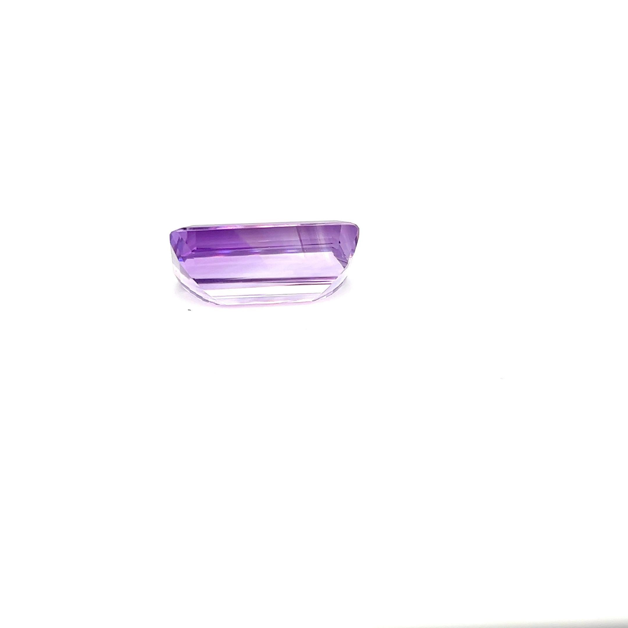 Taglio baguette 13,32 mm X 25,32 mm L'ametista pesa 27,40 carati.  Questa gemma gigante è pulita e tagliata e lucidata a mano. Trasforma questa bellissima pietra preziosa in  un gioiello stupendo in base alla tua scelta.