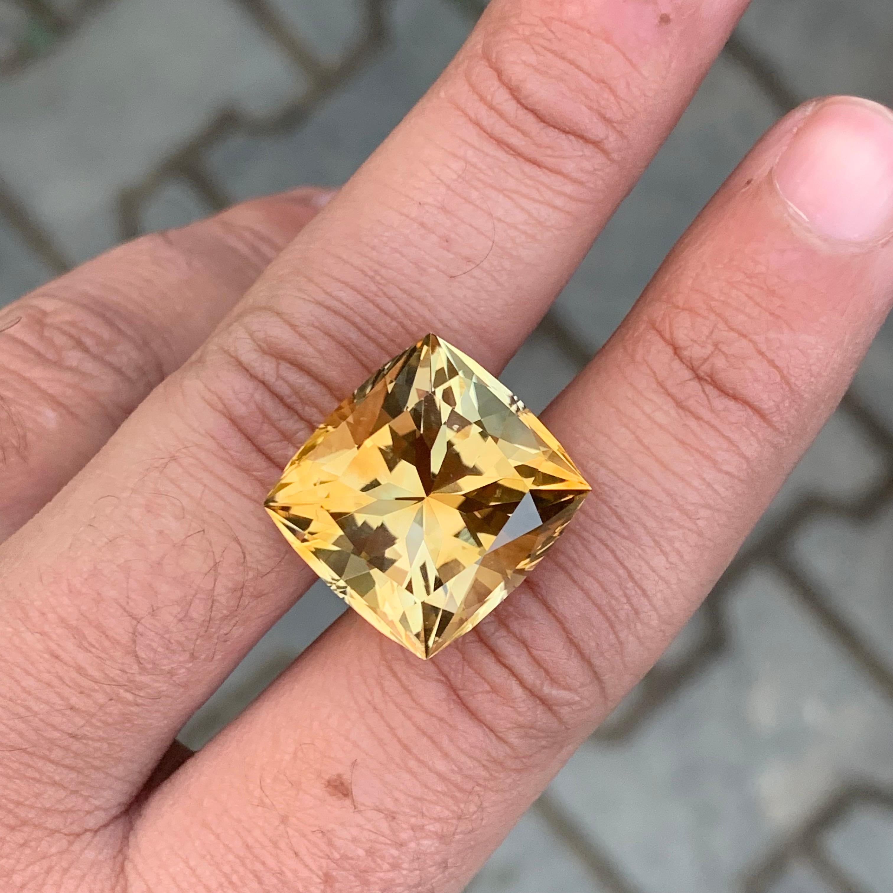 Arts and Crafts 27.45 Carat Natural Loose Citrine Rectangle Shape Gemstone (pierre précieuse en forme de rectangle) en vente