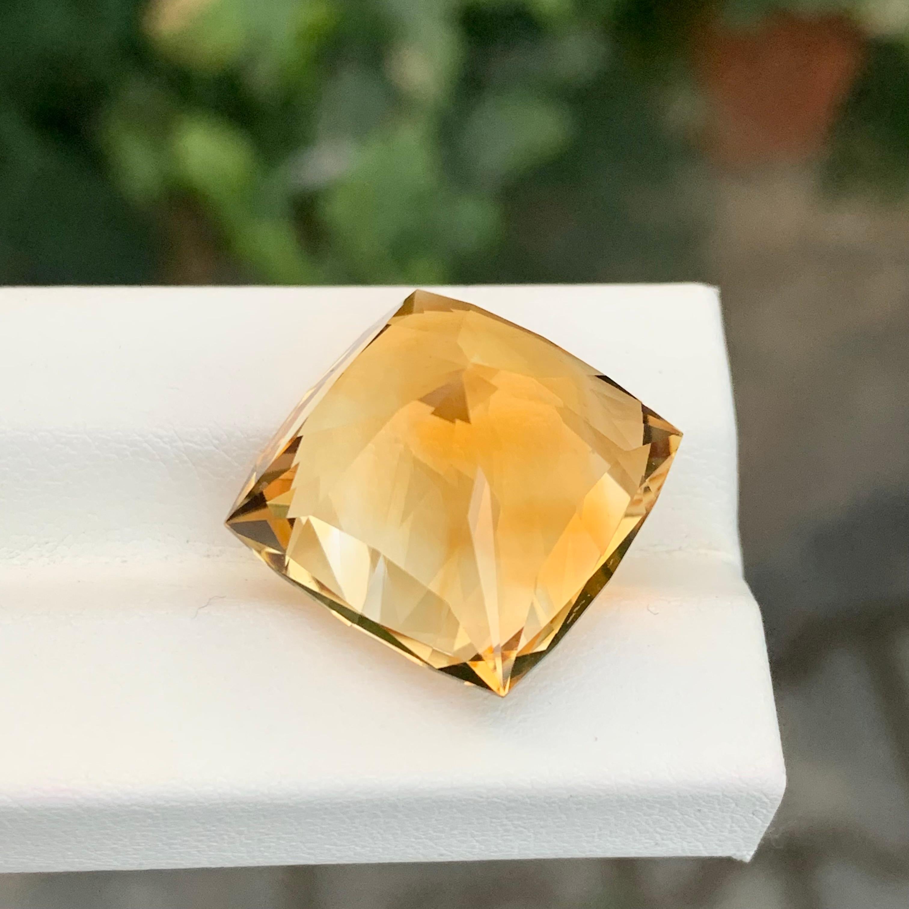 27.45 Carat Natural Loose Citrine Rectangle Shape Gemstone (pierre précieuse en forme de rectangle) Unisexe en vente
