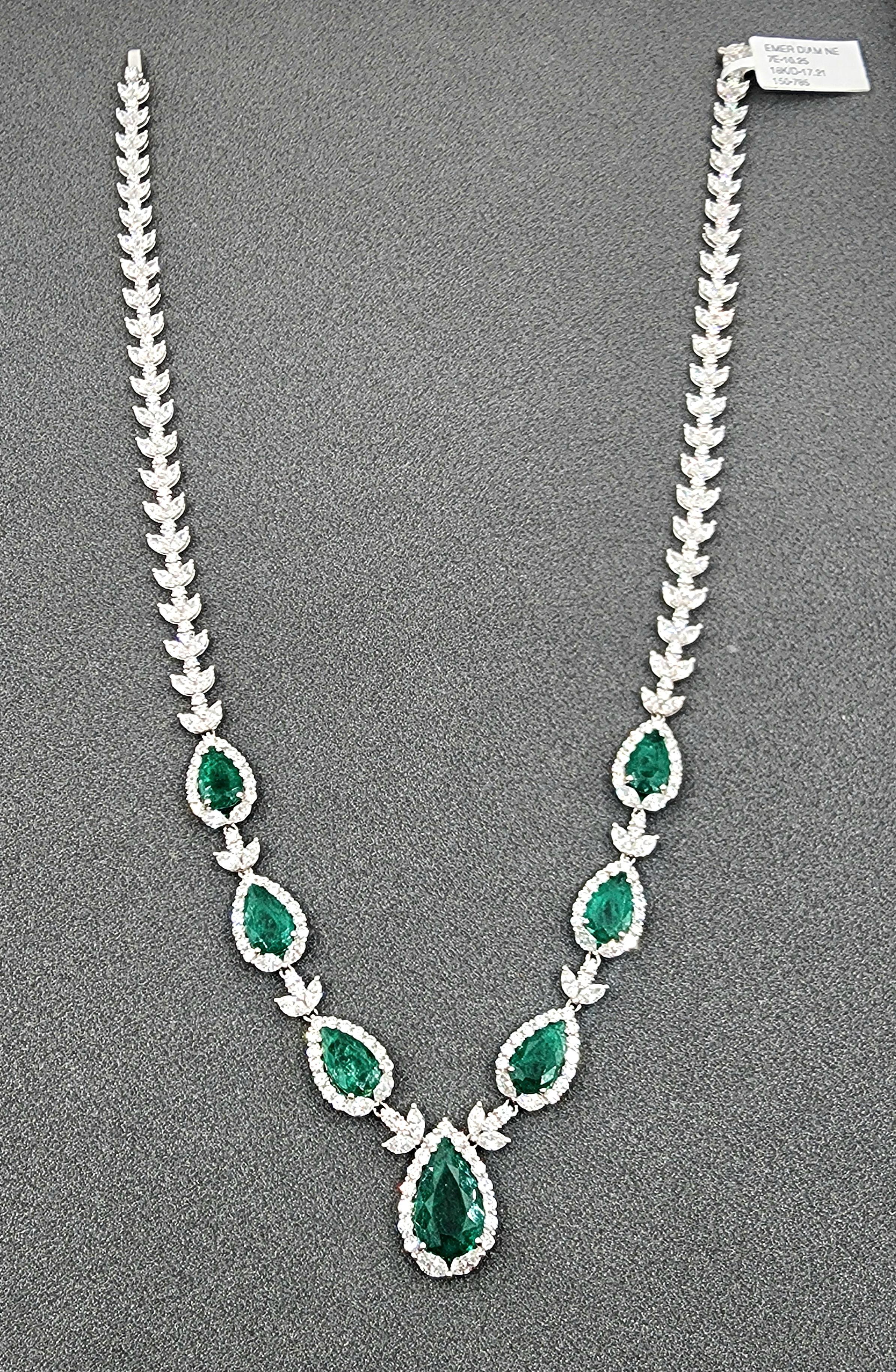 Halskette, 27.46 Karat natürlicher kolumbianischer Smaragd & Diamant (Tropfenschliff) im Angebot