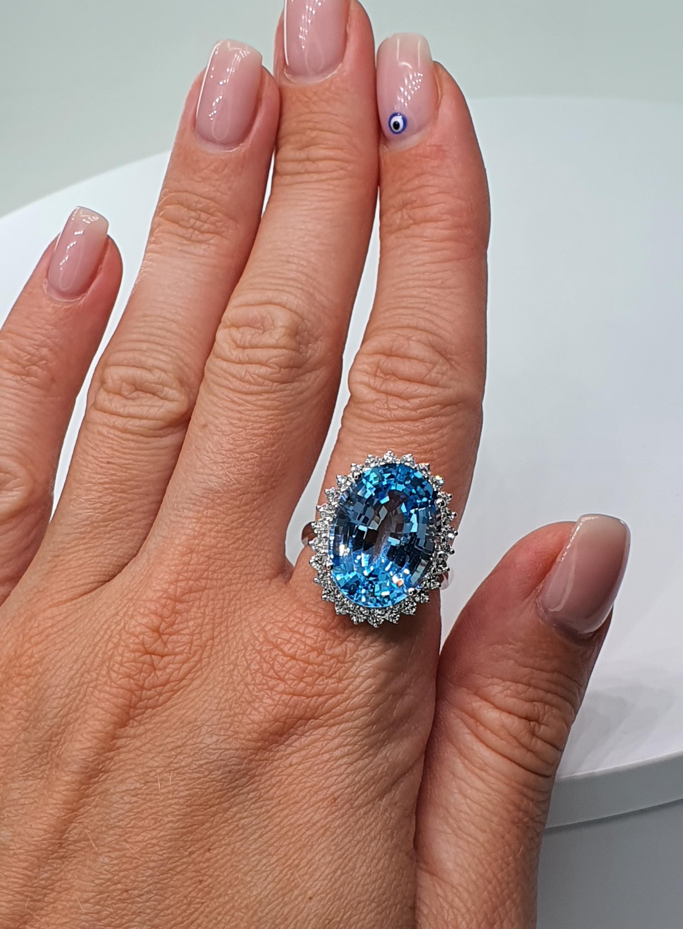 27.47 Gesamtkaratgewicht Blautopas Diamant 18k Weißgold Ring für Damen oder Herren im Angebot