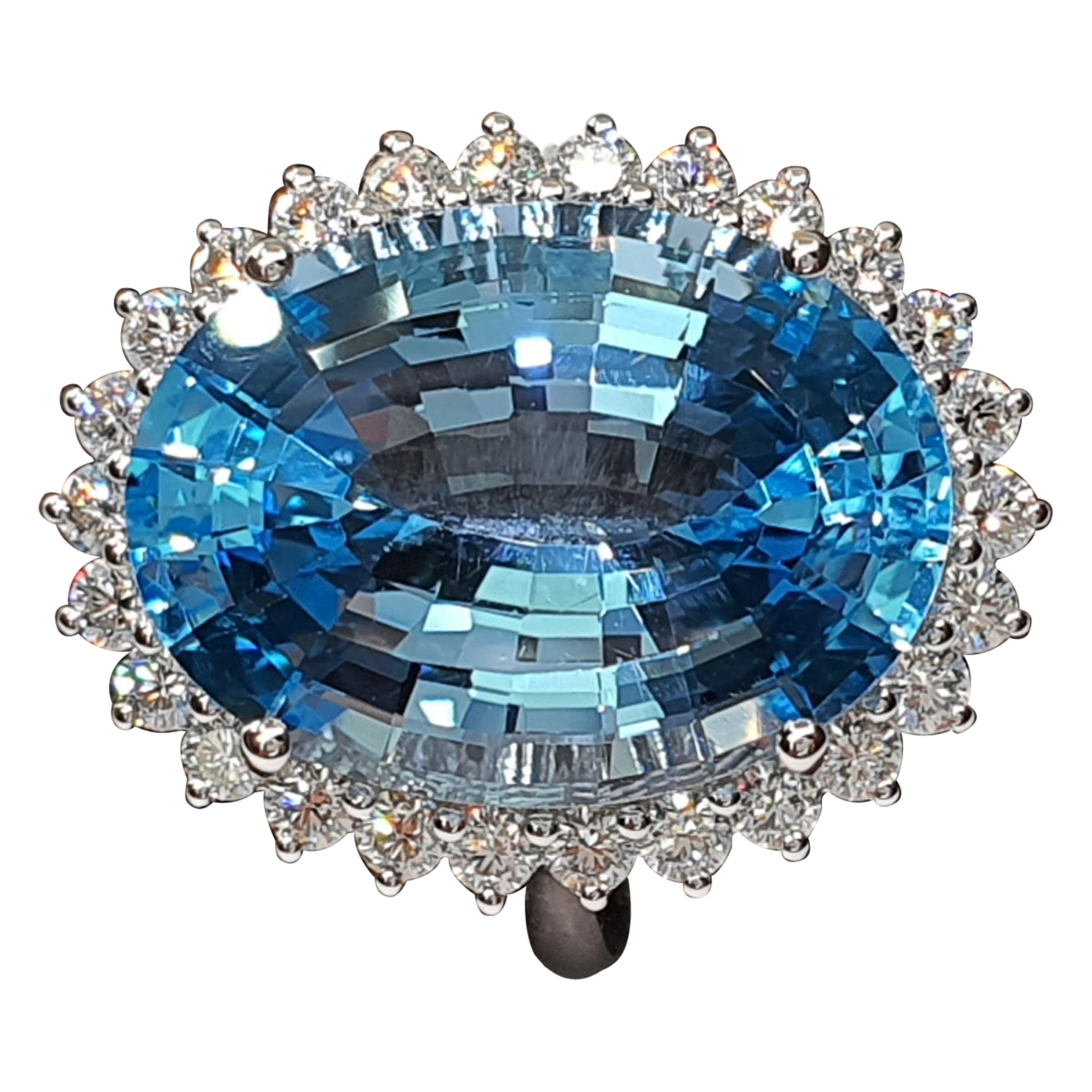 Bague en or blanc 18 carats avec topaze bleue et diamant 27,47 carats poids total