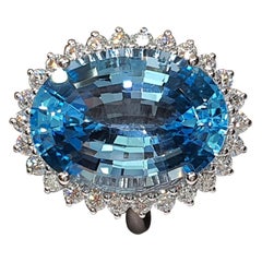 Bague en or blanc 18 carats avec topaze bleue et diamant 27,47 carats poids total