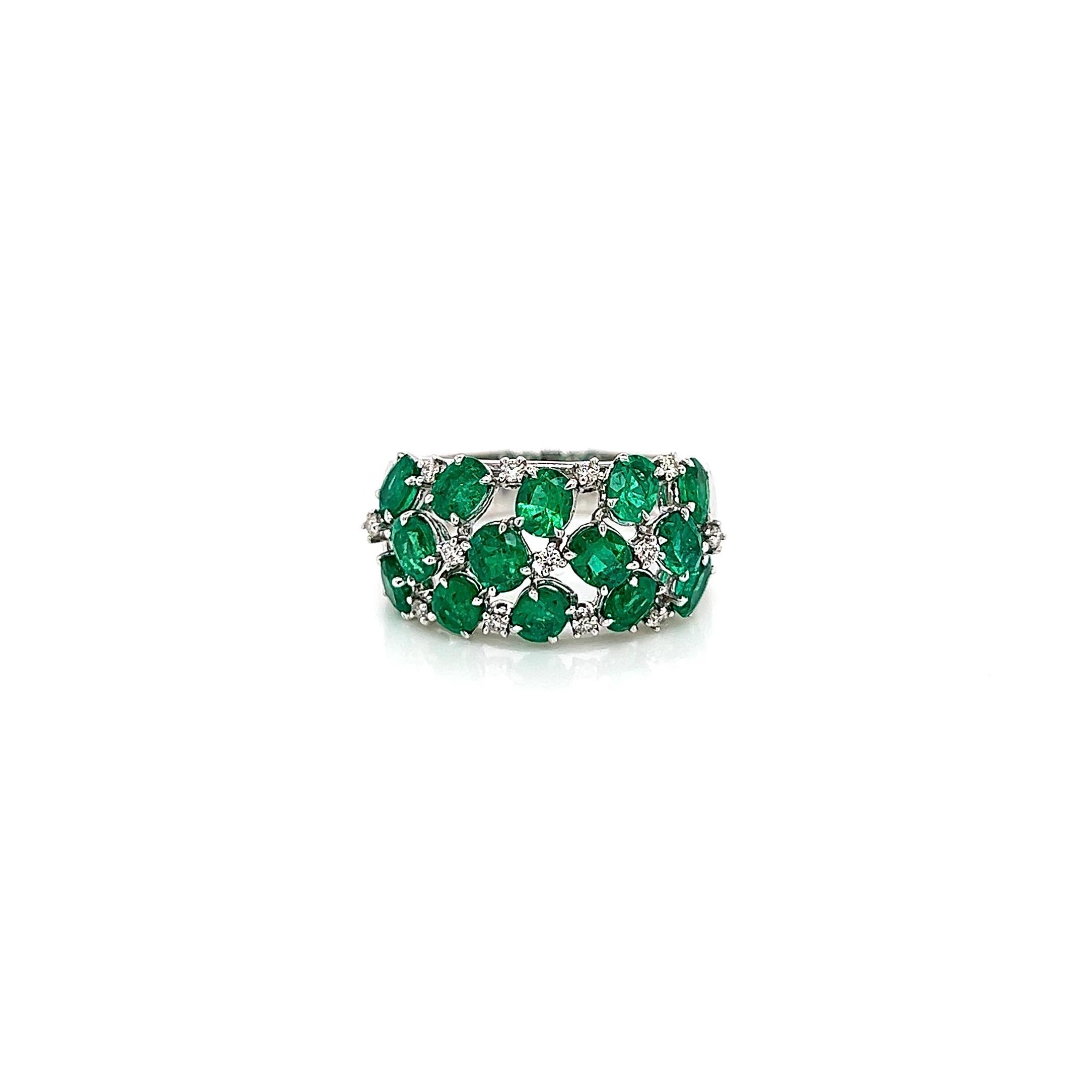 2.74 Total Carat Green Emerald and Diamond Ladies Ring

-Metal Type: 18K White Gold
-2.59 Carat Oval Columbian Green Emeralds
-0.15 Carat Round Natural Diamonds, G-H Color, VS-SI Clarity
-Size 7.0

Made in New York City.