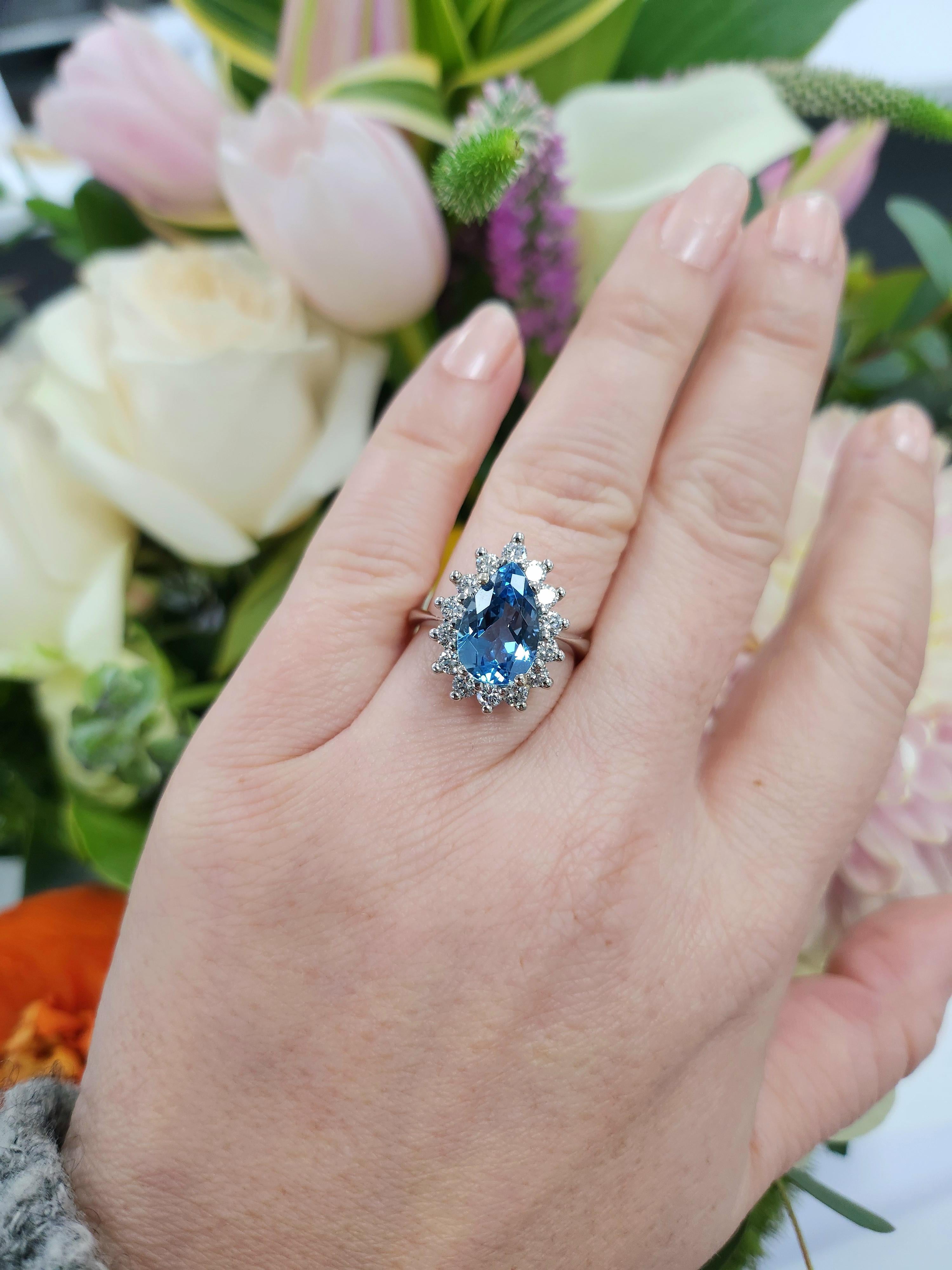 2,75 Karat Aquamarin birnenförmiger Diamant-Halo-Ring aus 14 Karat Weißgold (Kunsthandwerker*in) im Angebot