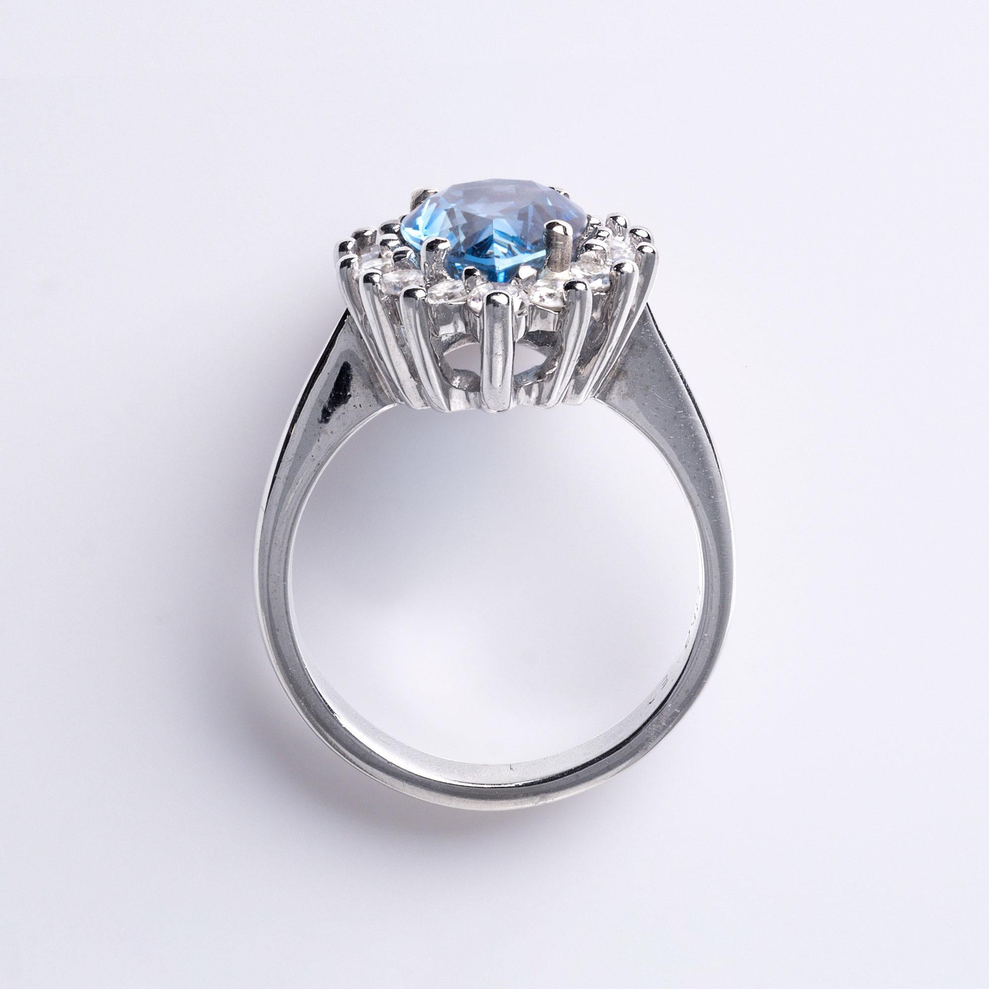 2,75 Karat Aquamarin birnenförmiger Diamant-Halo-Ring aus 14 Karat Weißgold (Tropfenschliff) im Angebot