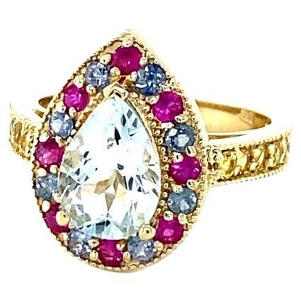 2.anello da cocktail in oro giallo con zaffiro multicolore da 75 carati

Questo anello ha una splendida acquamarina a taglio pera da 1,54 carati ed è circondato da 28 zaffiri naturali blu, rosa e gialli da 1,21 carati.
Il peso totale dell'anello è