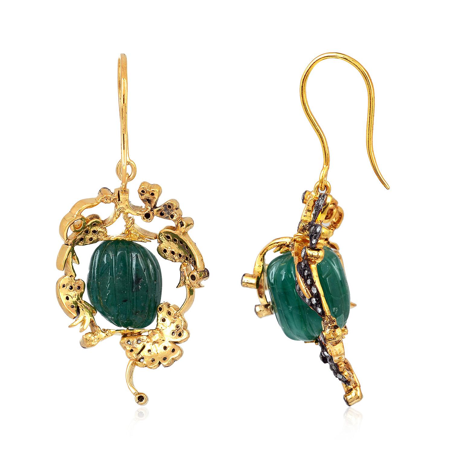 Contemporary 27.5 Carat Carved Emerald 14 Karat Gold Diamonds Earrings For Sale