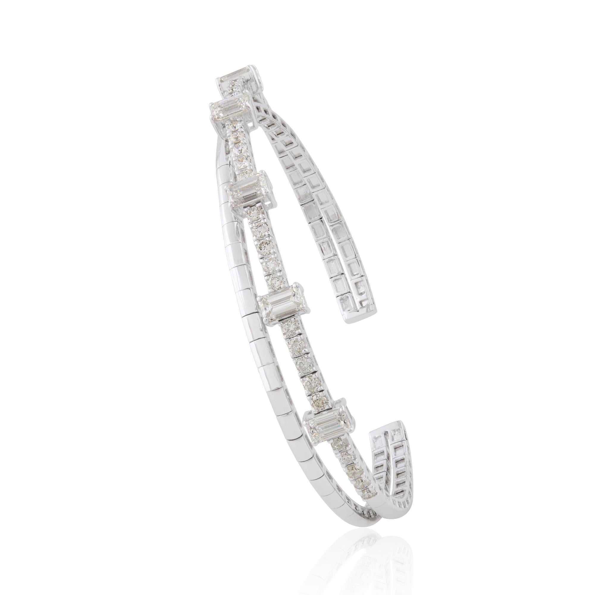 Bracelet manchette jonc en or blanc 18 carats avec diamants taille émeraude de 2,75 carats Pour femmes en vente