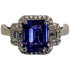 Anello con diamante tanzanite taglio smeraldo da 2,75 carati