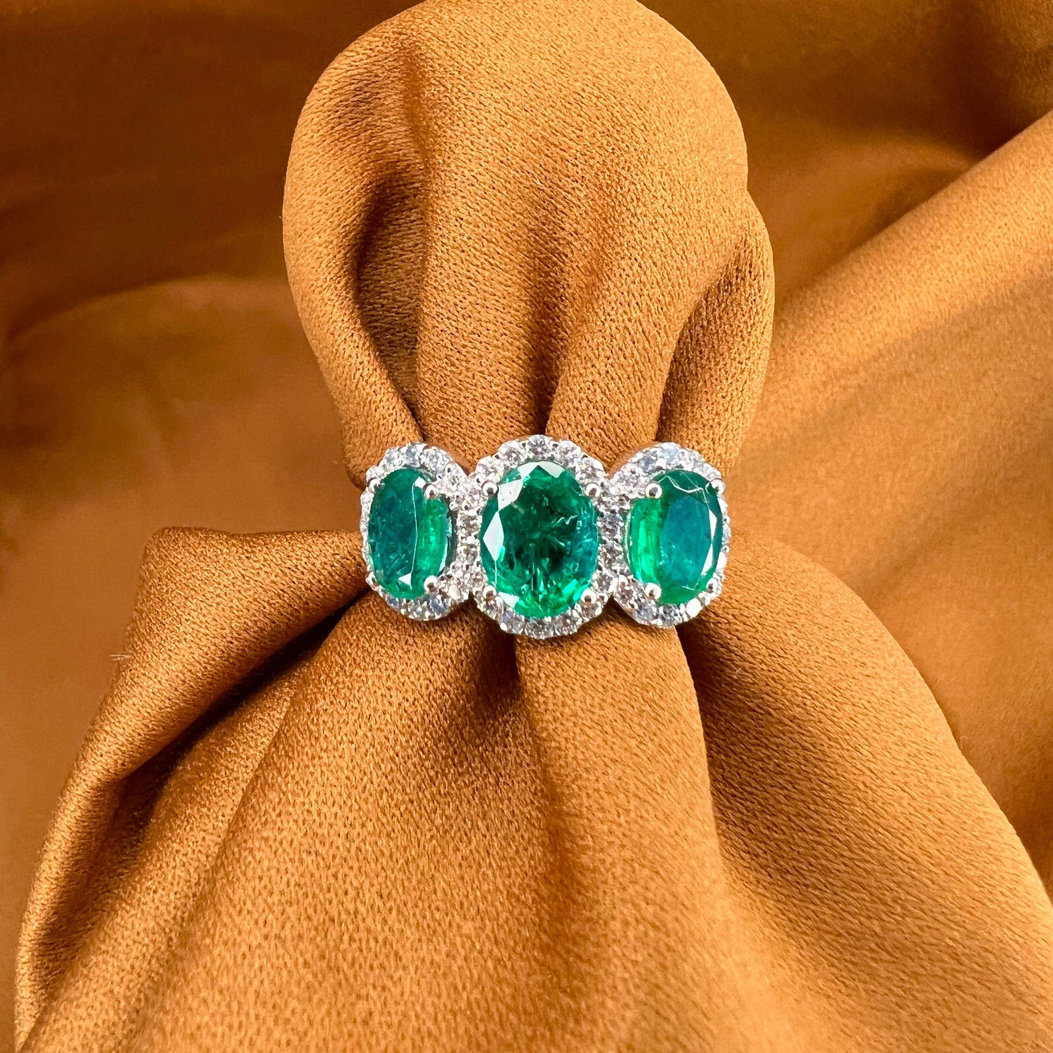 Emerald Weight: 2.75 CTs
Measurements: 8x6/7x5 mm
Diamond Weight: 0.48 CTs
Metal: 18K White Gold 
Gold Weight: 5.46 gm
Ring Size: 7
Shape: Oval
Color: Intense Green
Hardness: 7.5-8
Birthstone: May
Product ID: MUR25317/Line 8