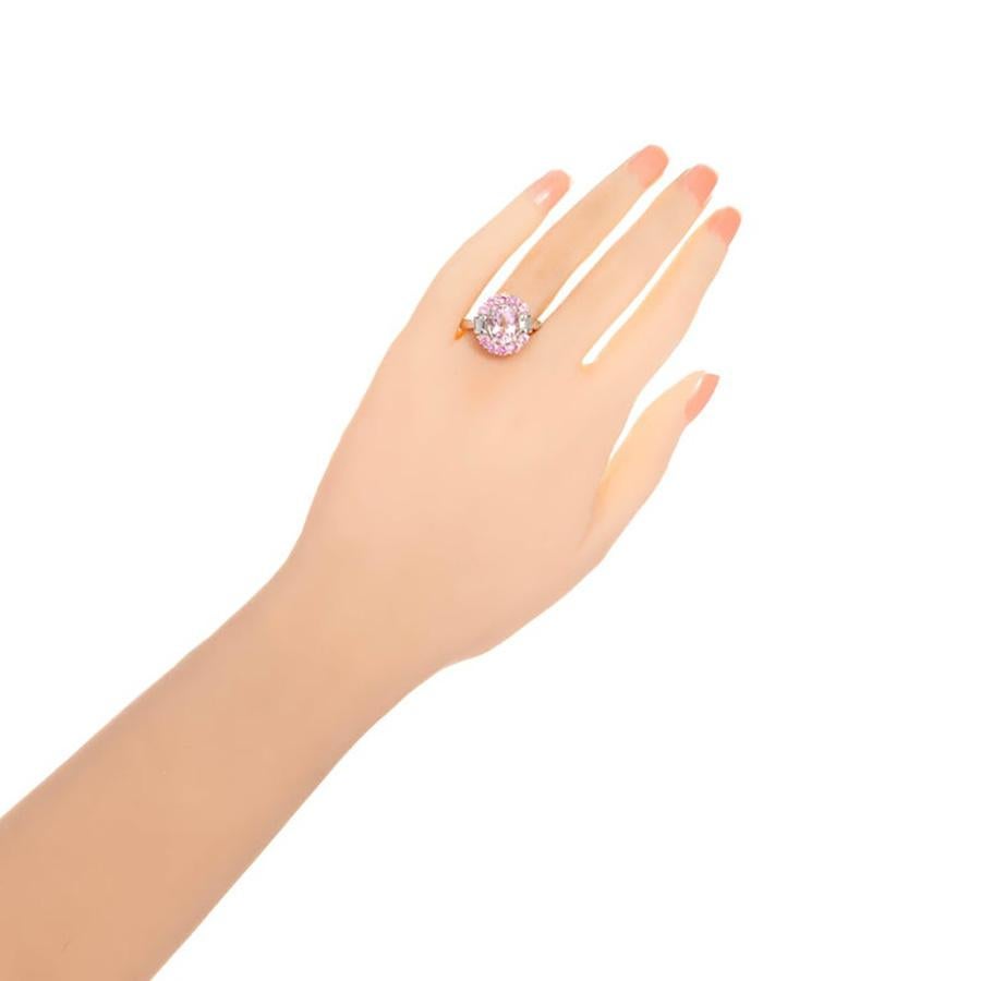 Donna Anello Cocktail di fidanzamento in oro bianco con diamante e zaffiro aureolato da 2,75 carati in vendita