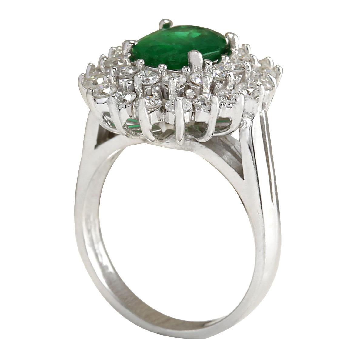 2.75 Carat Natural Emerald 18 Karat White Gold Diamond Ring In New Condition For Sale In Los Angeles, CA