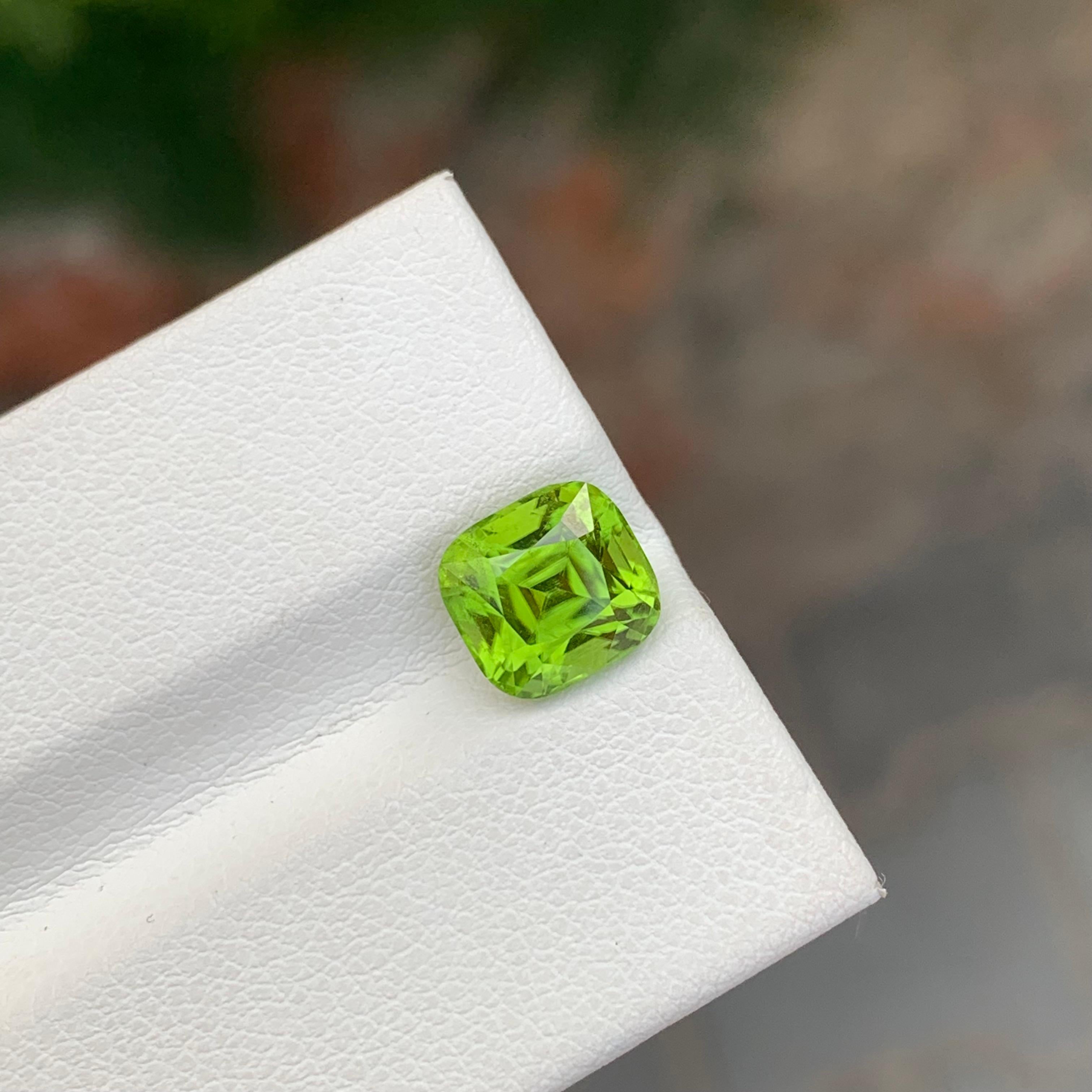 Gema suelta natural de 2,75 quilates de peridoto verde manzana en forma de cojín Artes y manualidades en venta