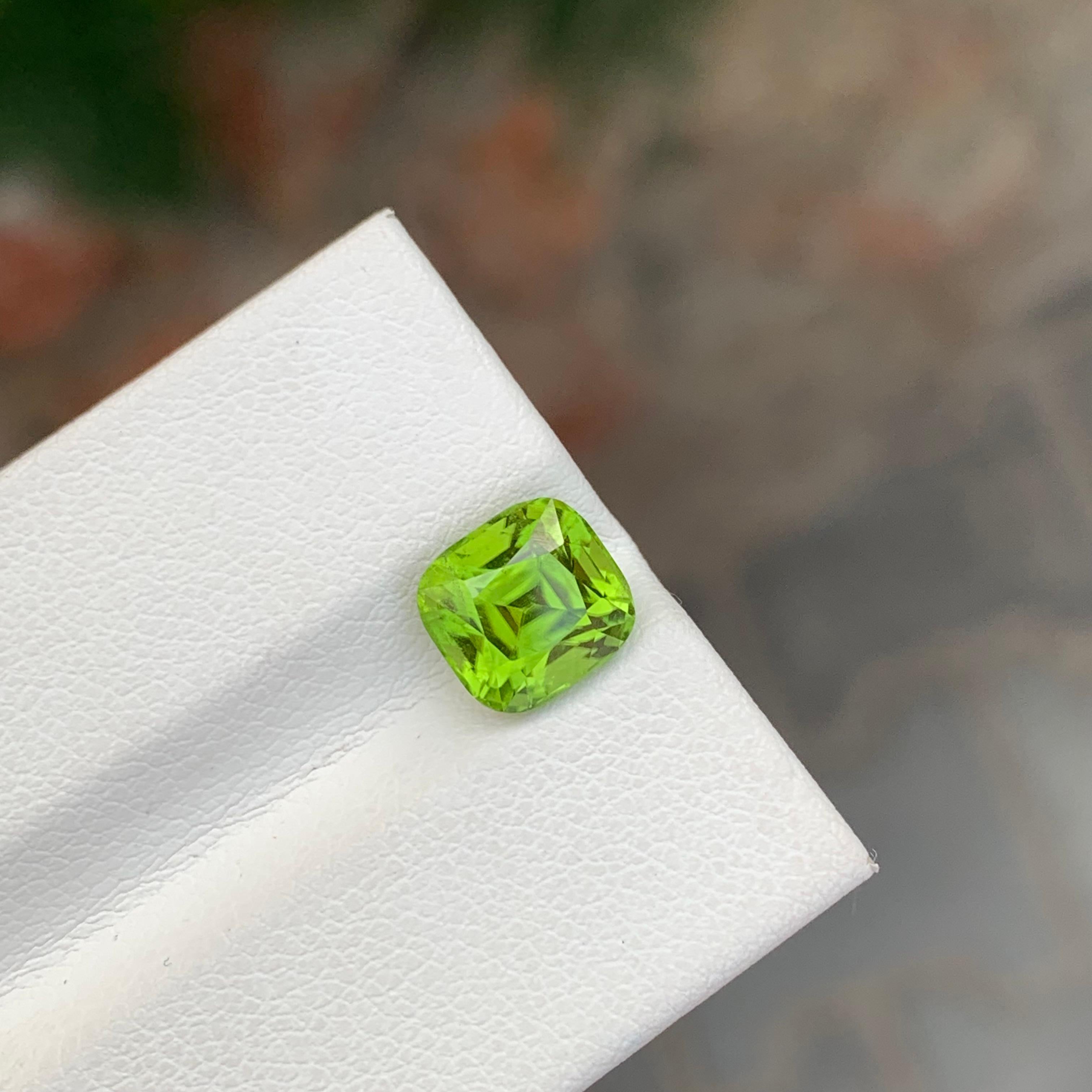Gema suelta natural de 2,75 quilates de peridoto verde manzana en forma de cojín Corte cojín en venta