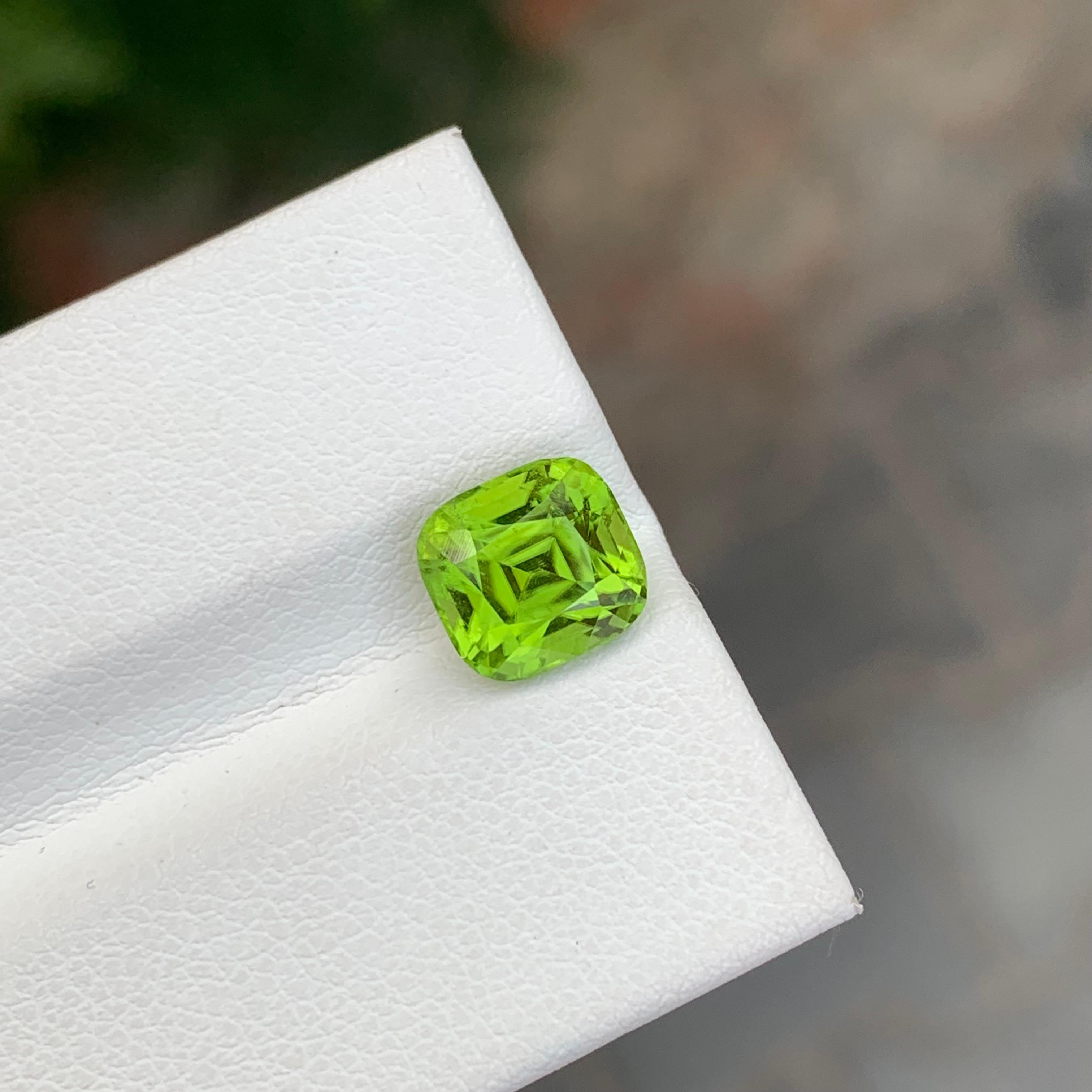 Femenino o masculino Gema suelta natural de 2,75 quilates de peridoto verde manzana en forma de cojín en venta
