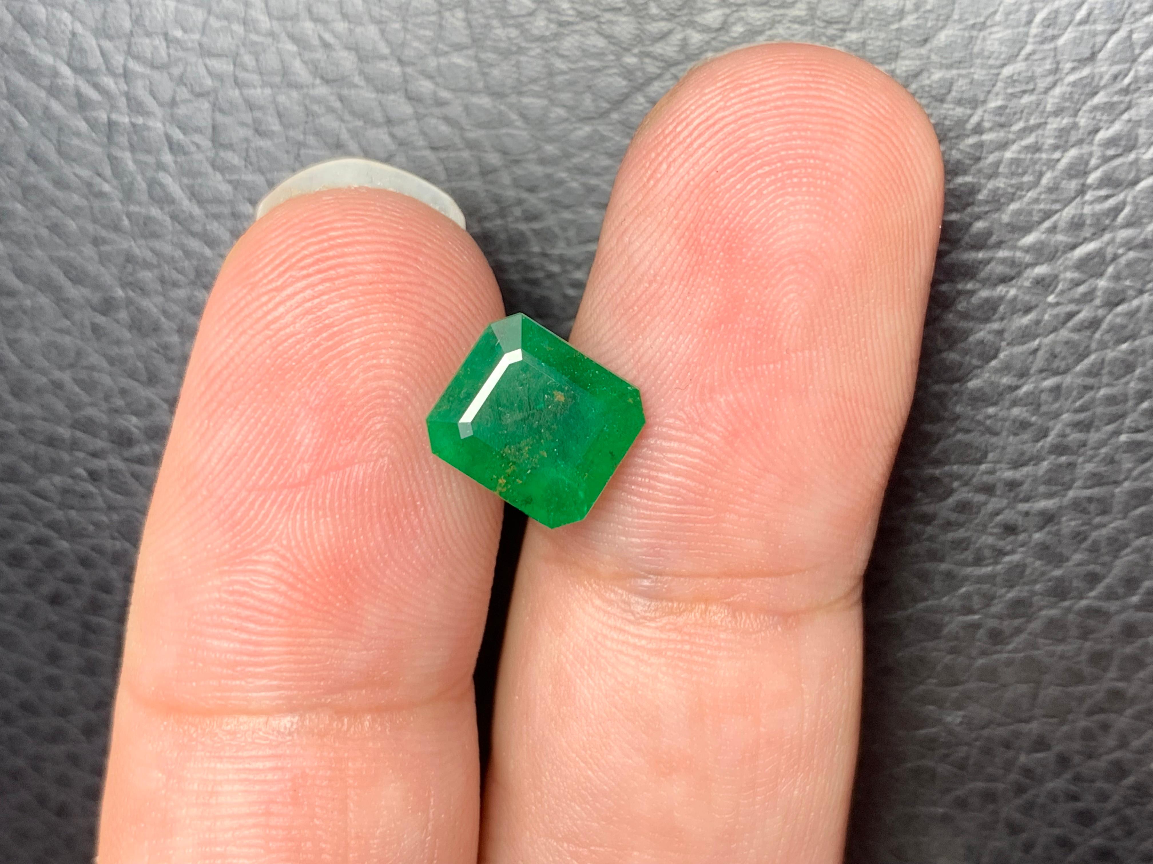 Taglio smeraldo Gemma di smeraldo naturale sciolta da 2.75 carati proveniente da Swat, Pakistan in vendita