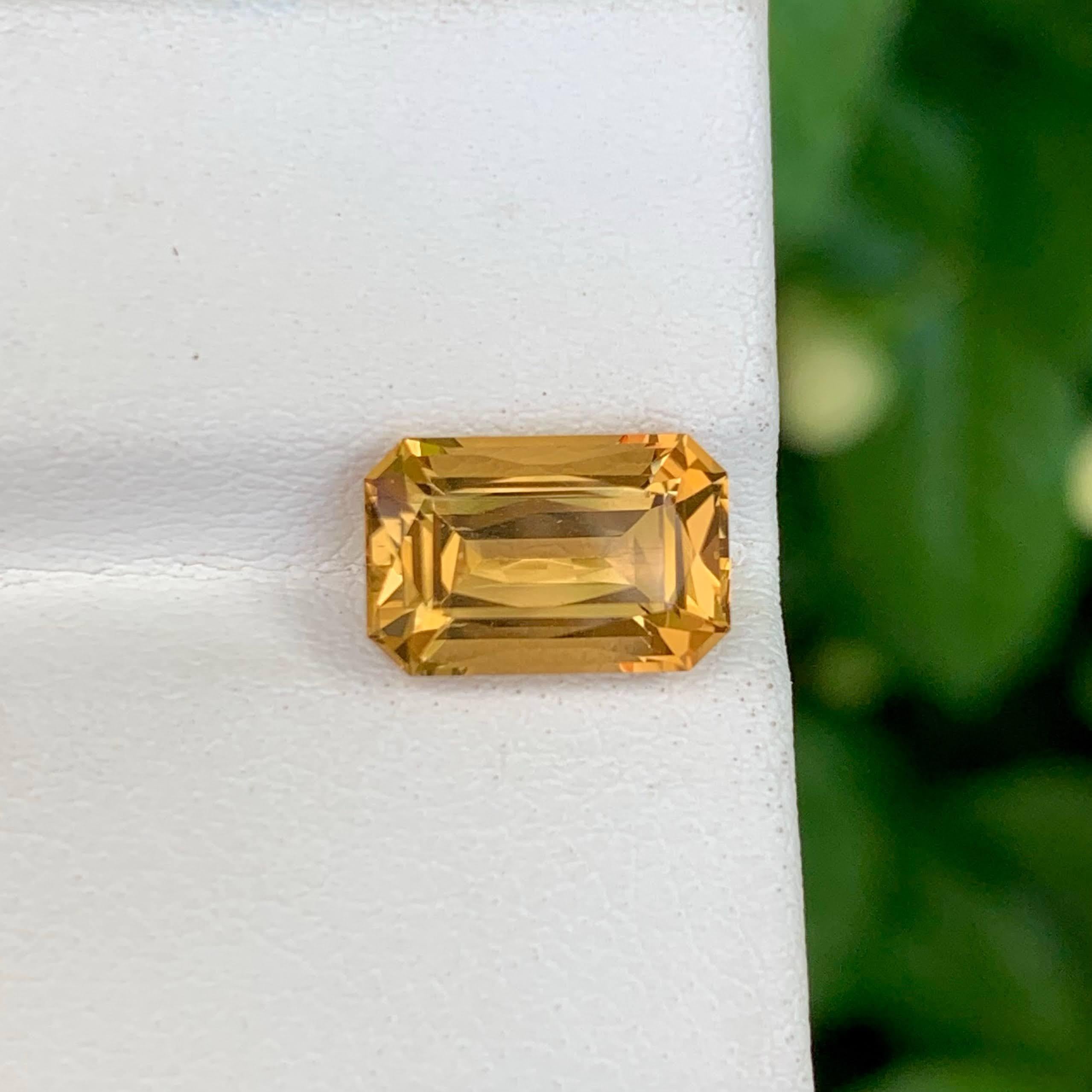 Gewicht 2,75 Karat
Abmessungen 10,6x7x5,3 mm
Behandlung Keine
Herkunft Brasilien 
Klarheit Loup Clean 
Form Schliff Smaragd 
NA



Dieser 2,75 Karat schwere, natürliche, lose, goldene Citrin hat einen leuchtenden, sonnigen Farbton, der durch seinen
