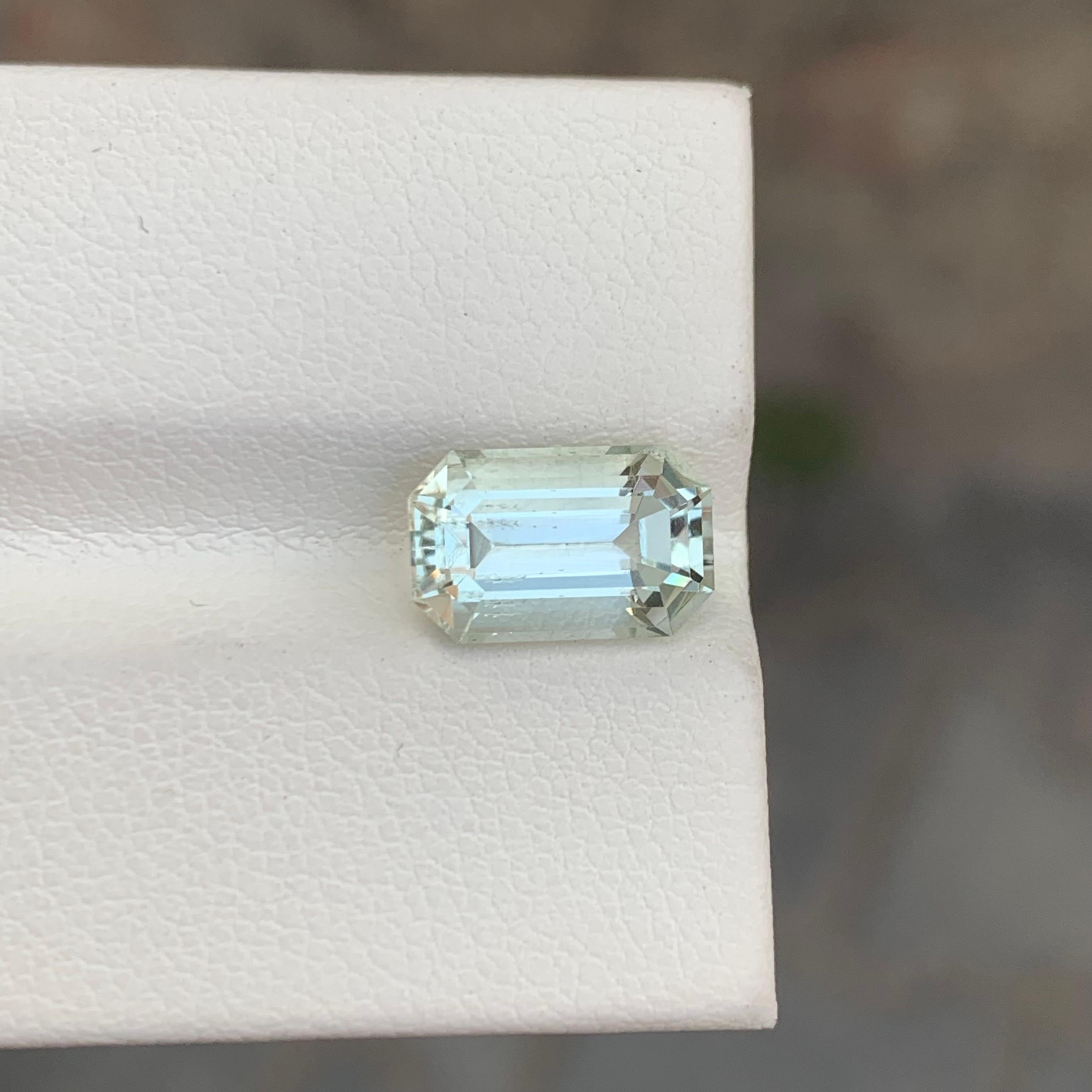 2.75 Karat Natürlicher loser grüner Amethyst Smaragd Form Edelstein (Smaragdschliff) im Angebot