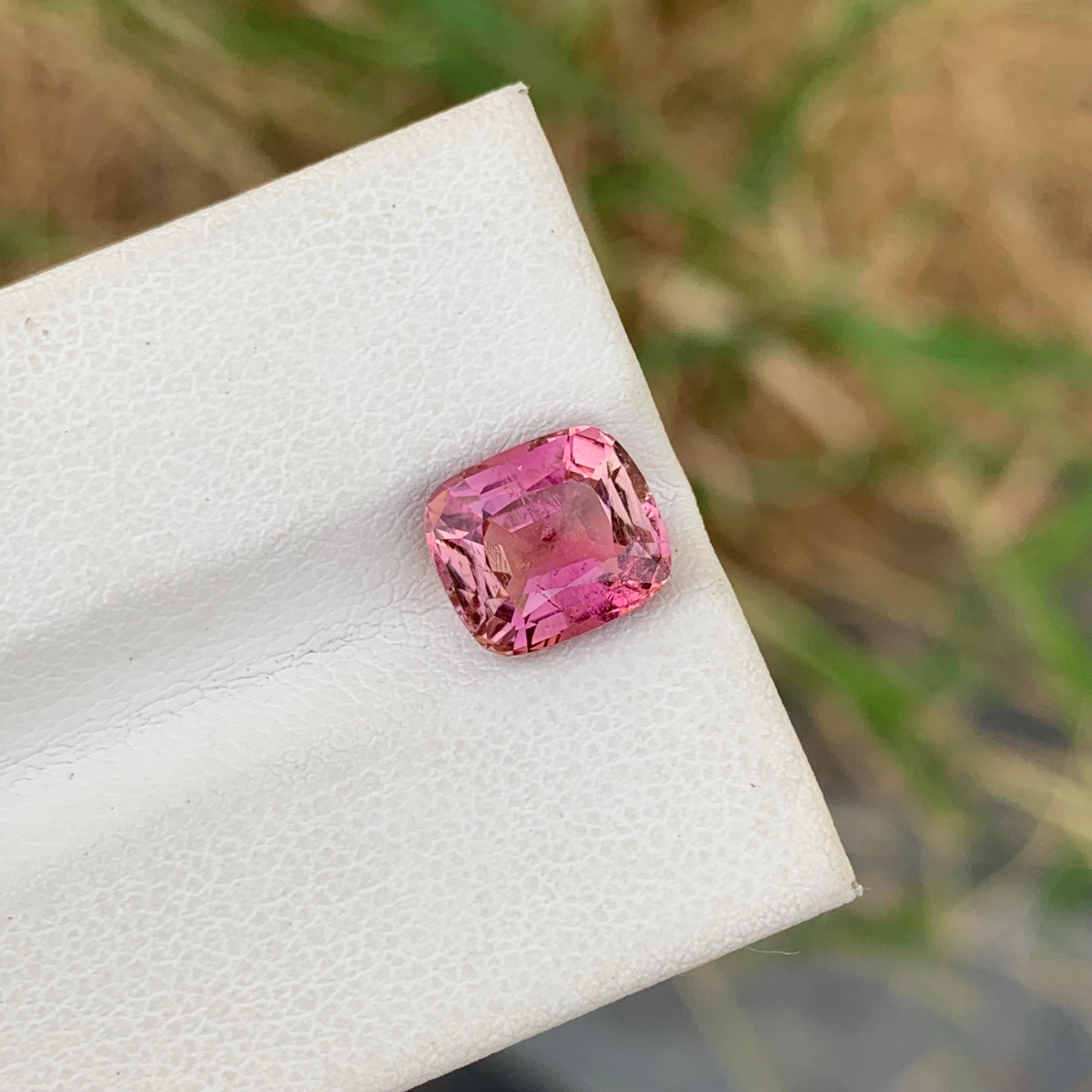 Taglio cuscino 2,75 carati di tormalina rosa naturale sciolta a cuscino in vendita