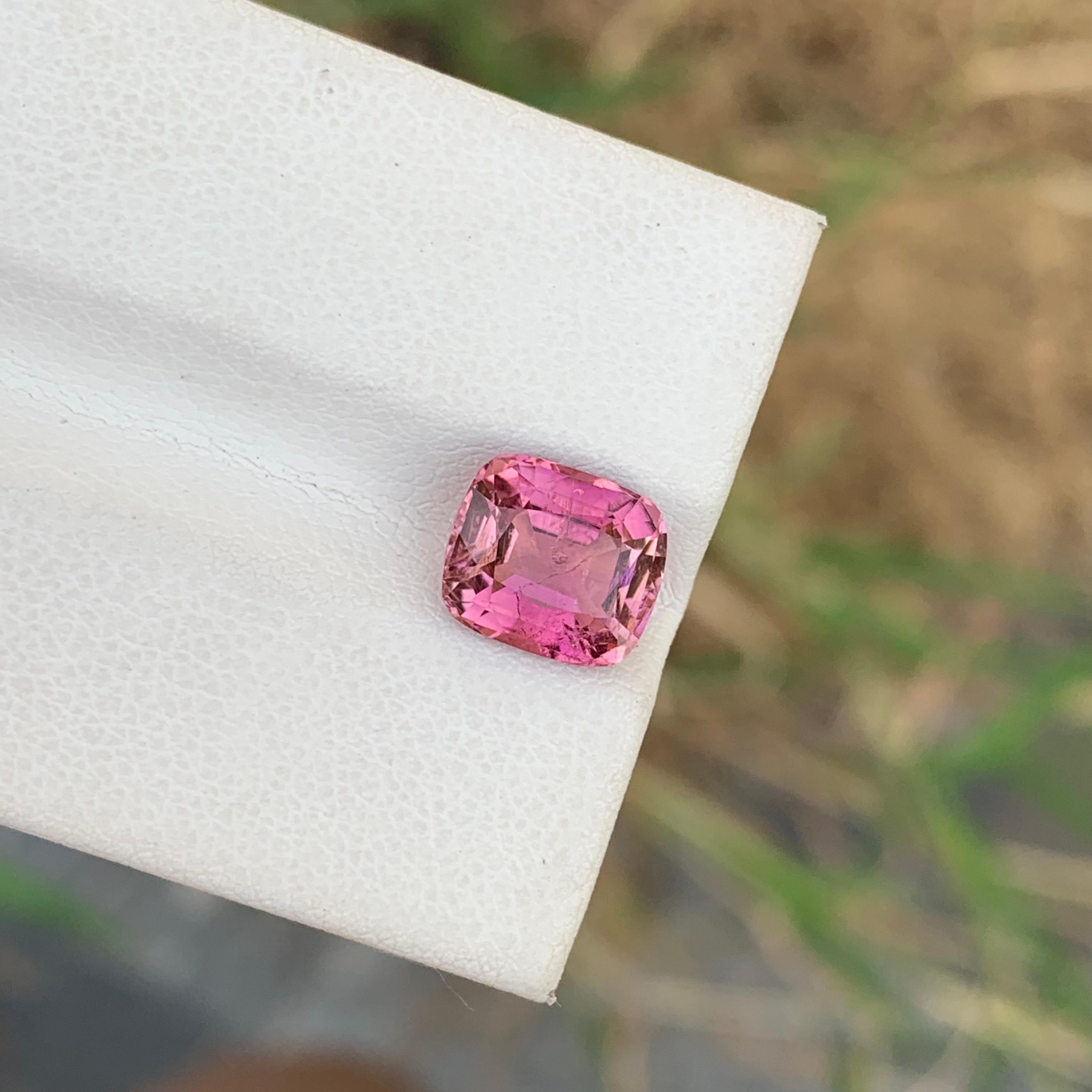 da uomo o donna 2,75 carati di tormalina rosa naturale sciolta a cuscino in vendita