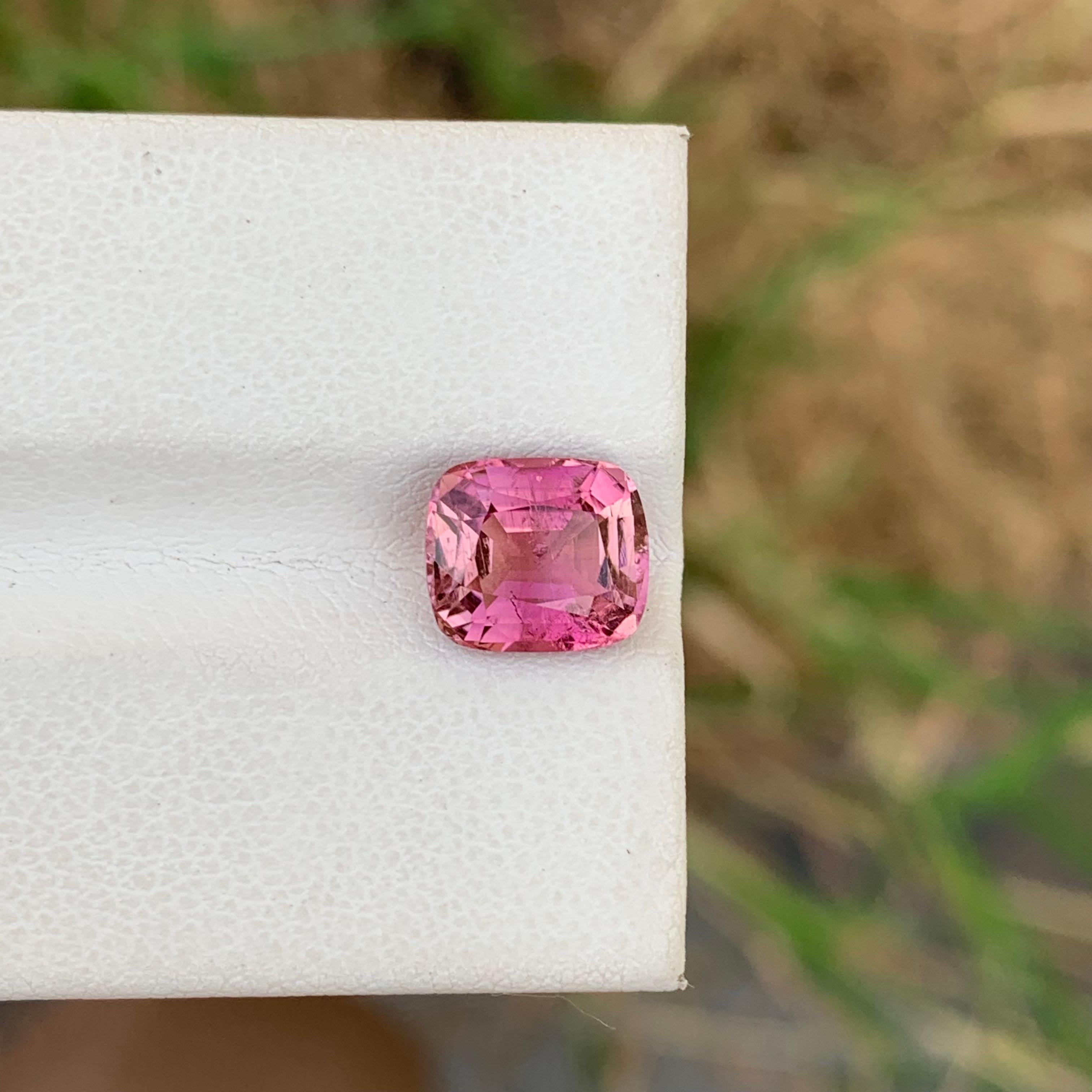 2,75 carati di tormalina rosa naturale sciolta a cuscino in vendita 1